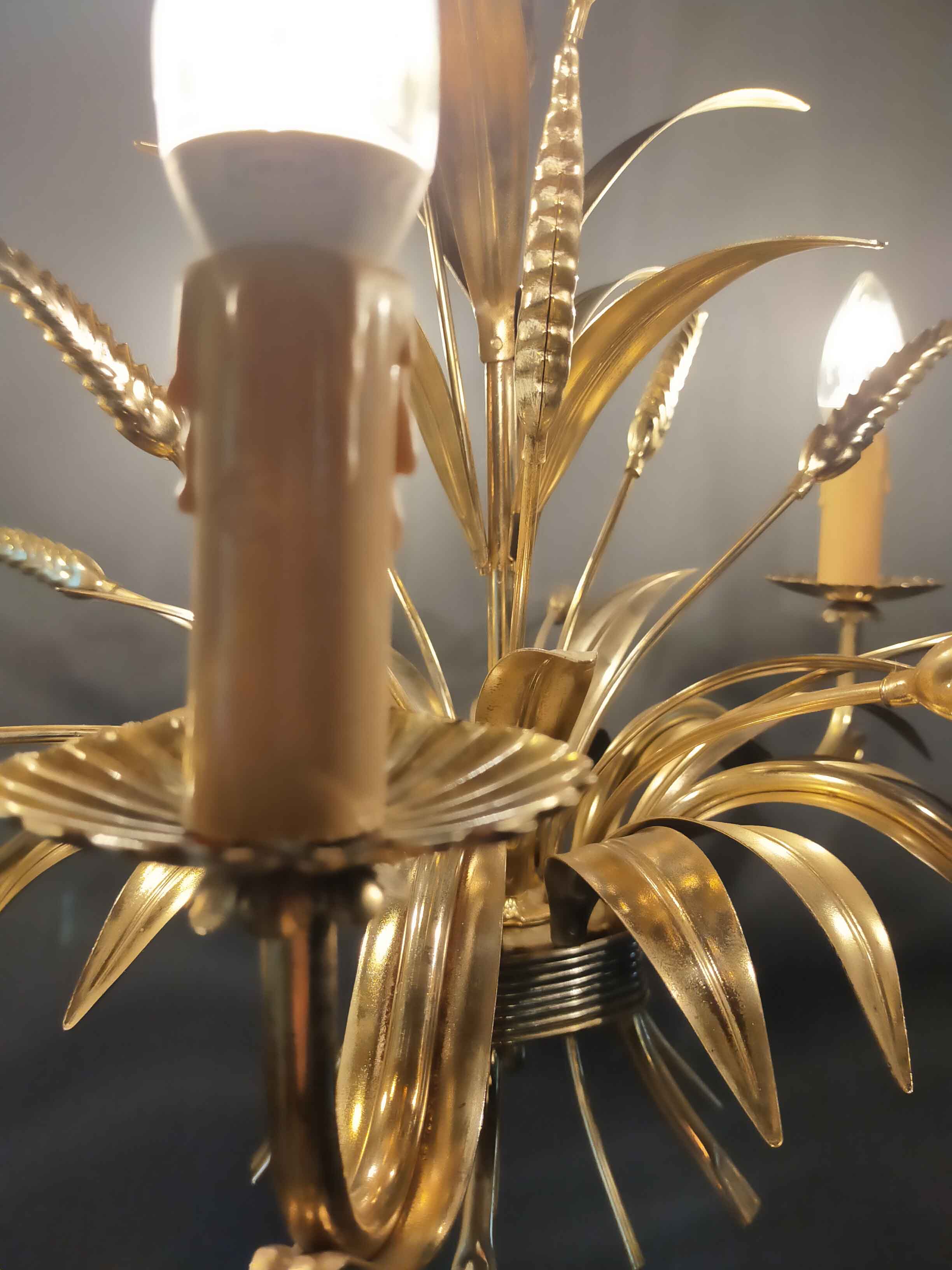 Hanging lamp ears of wheat