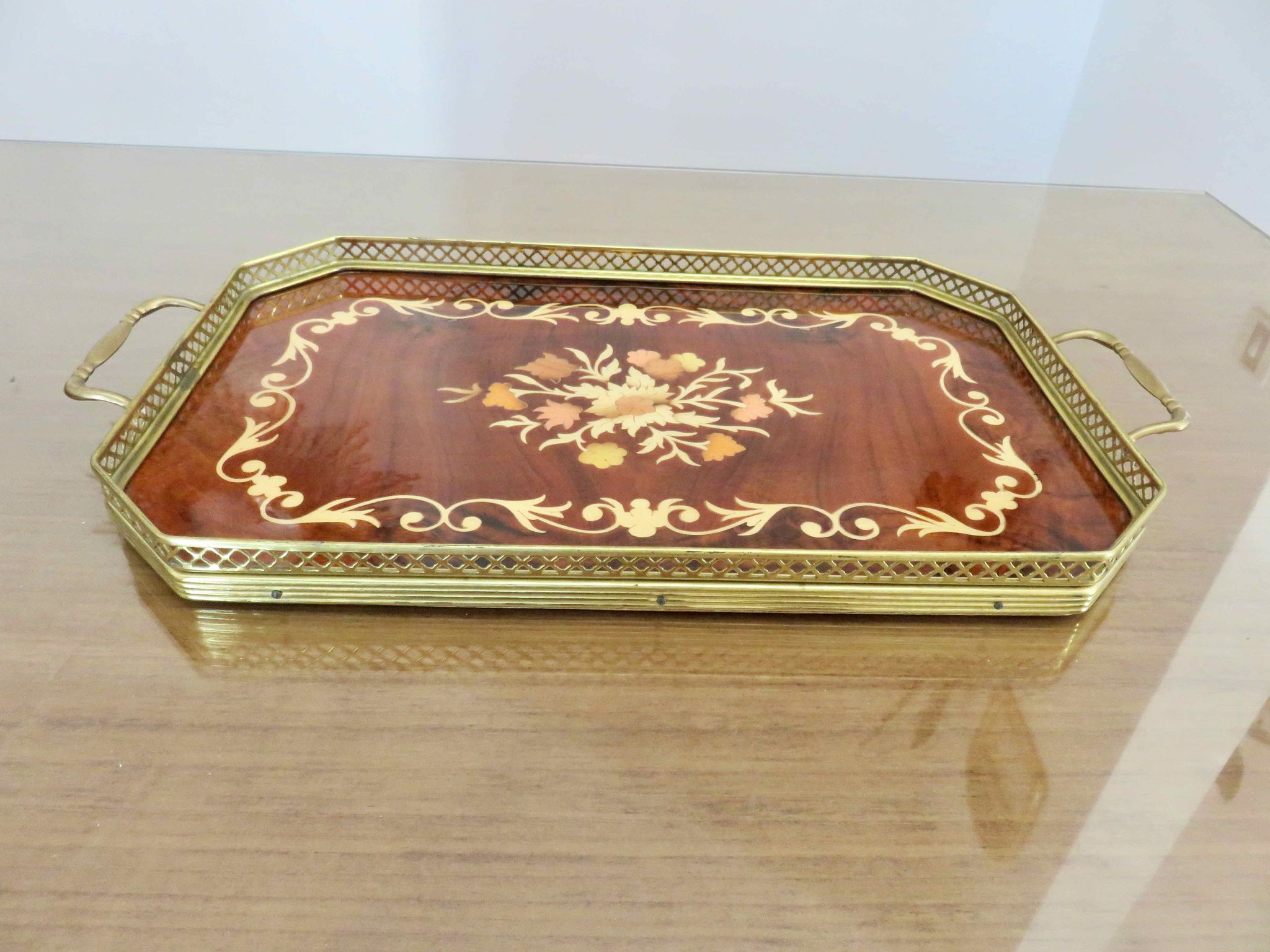 Octagonal tray in marquetry and brass, Italy, Art Deco 1940s 1950s