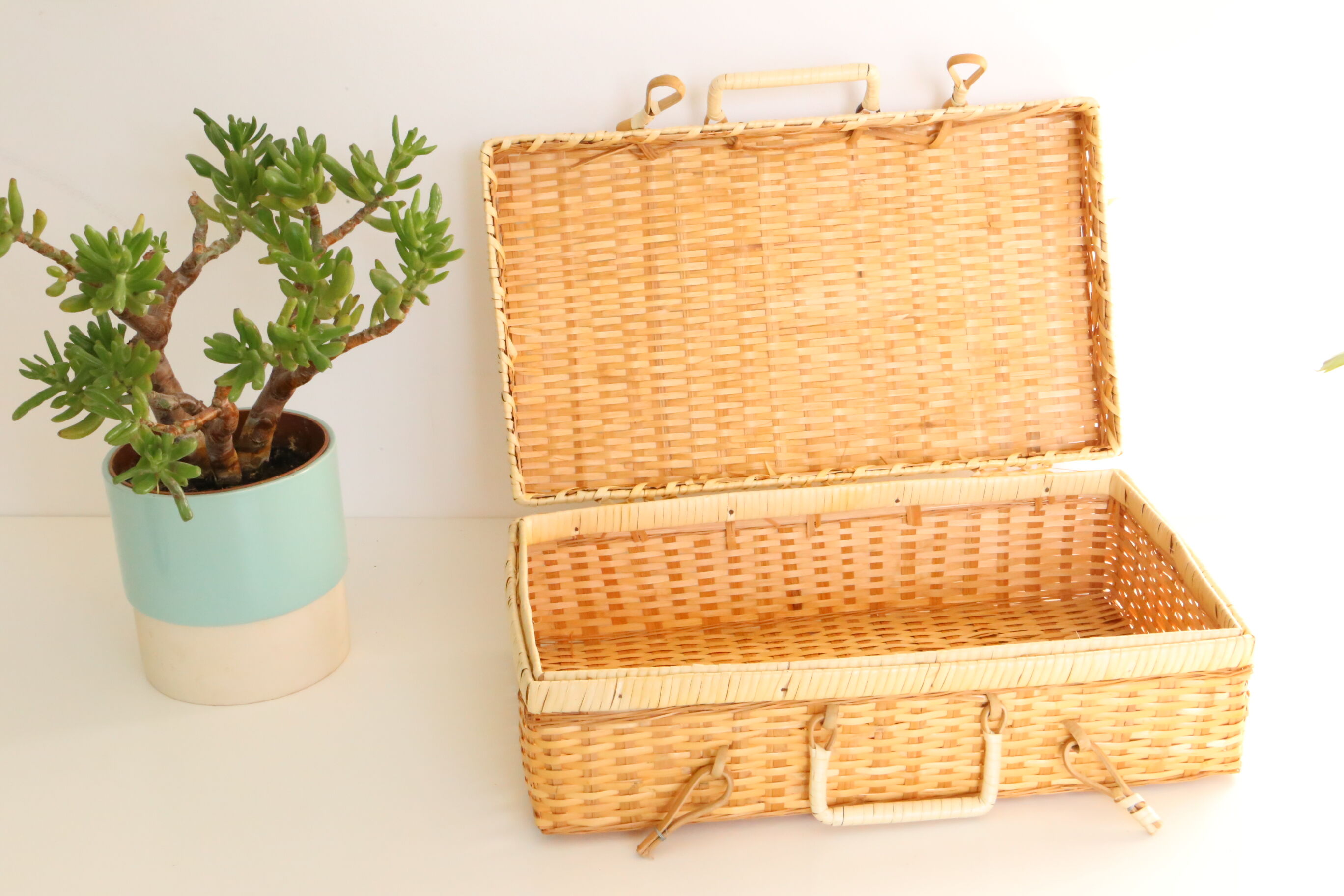 Wicker, authentic, rustic