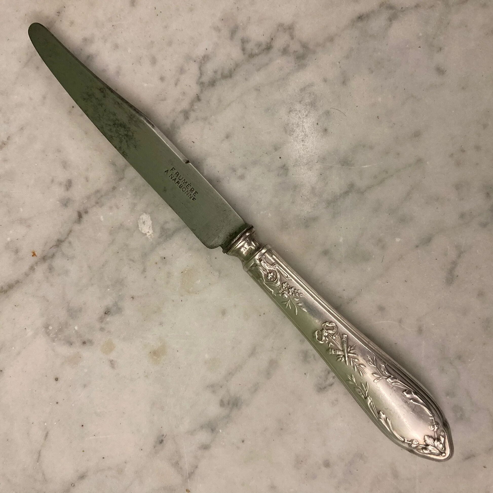 6 silver-plated dessert knives by SFAM and Rumèbe in the Louis XVI style from Narbonne.