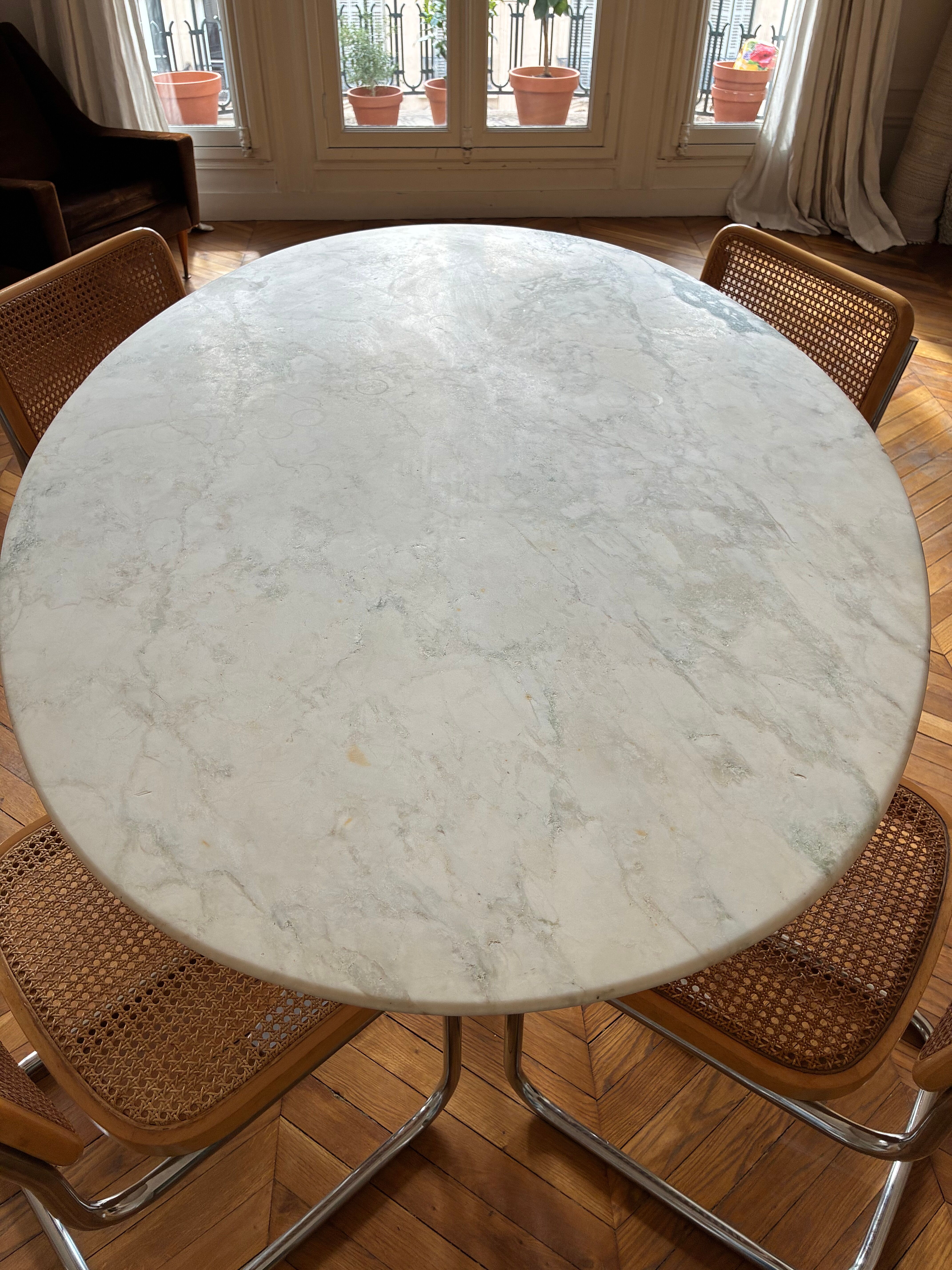 Table ovale en marbre vintage