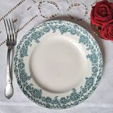 Assiettes plates anciennes dépareillées en faïence terre de fer accompagnées d'un plat