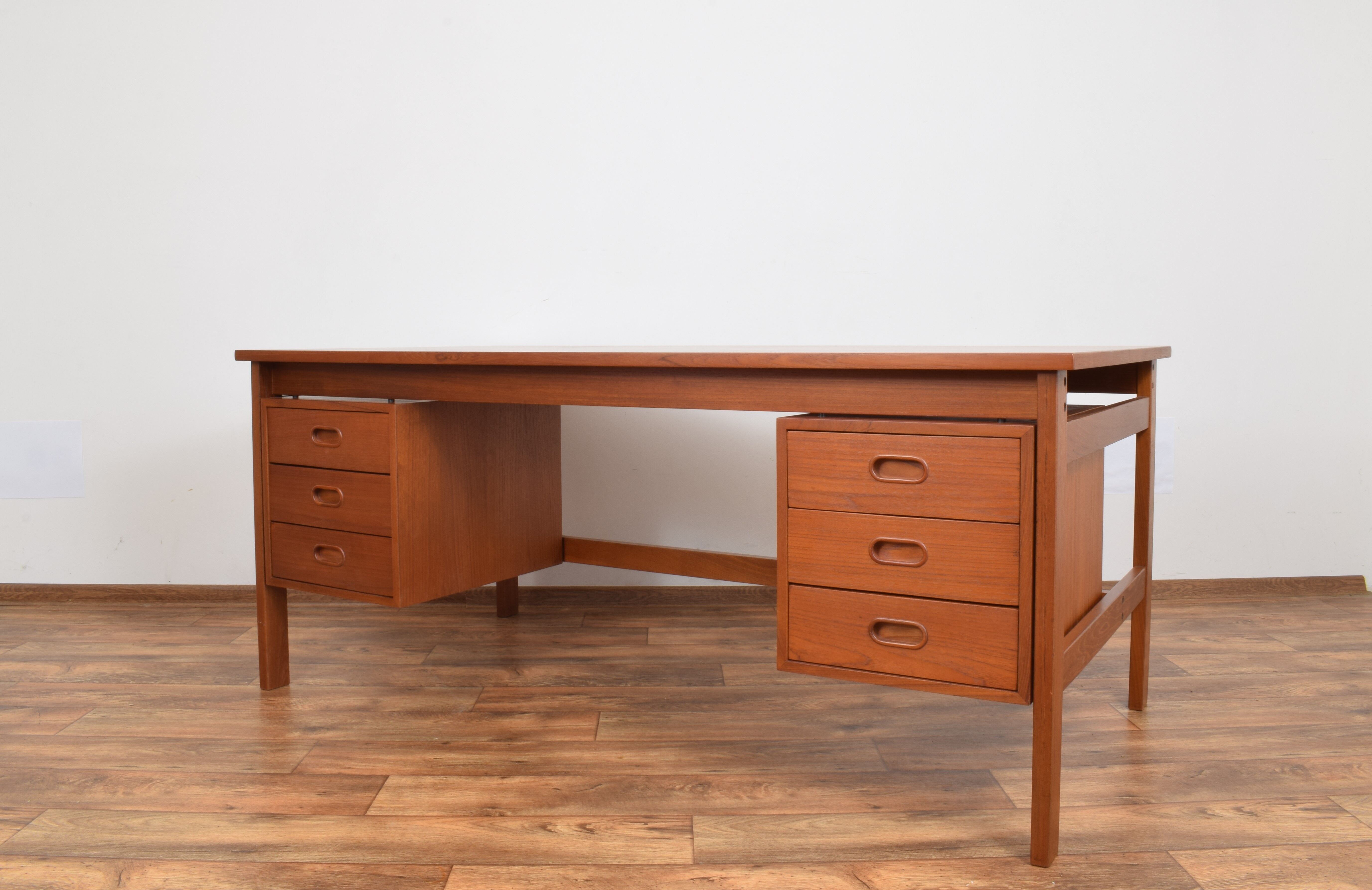 Mid-century danish teak desk, 1970