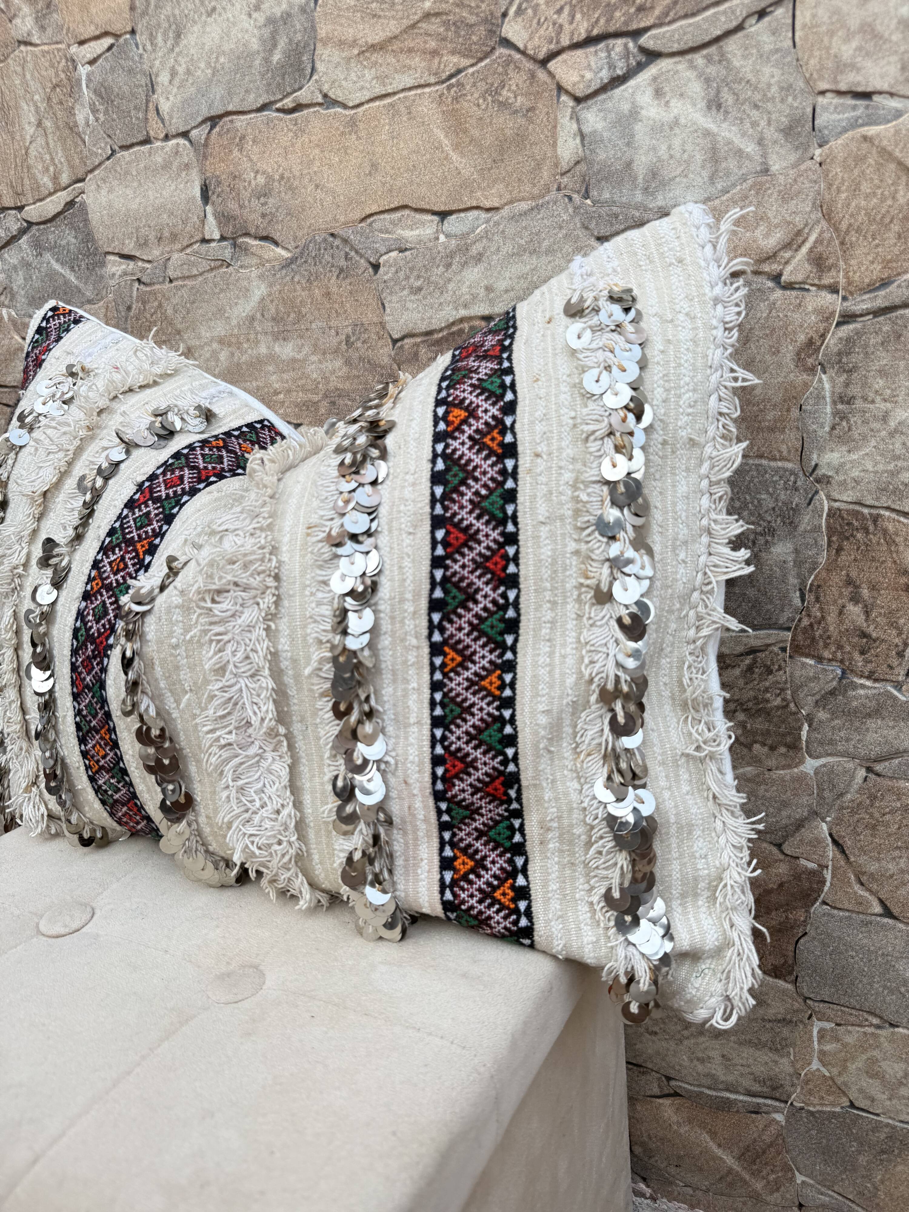 Housse de coussin Handira marocaine : Coussin berbère à sequins (60x40cm)