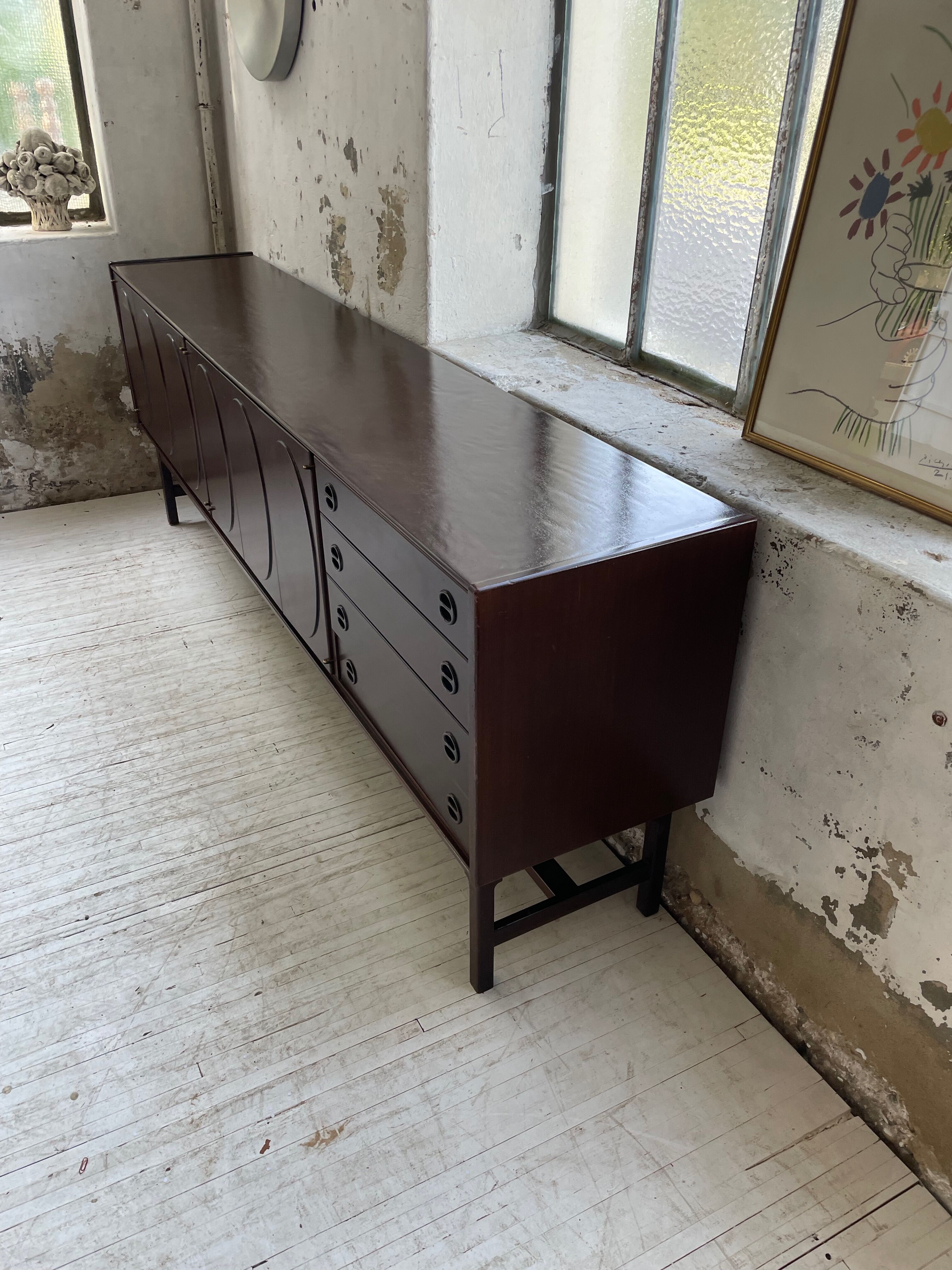 Walnut row Roche Bobois 240 cm