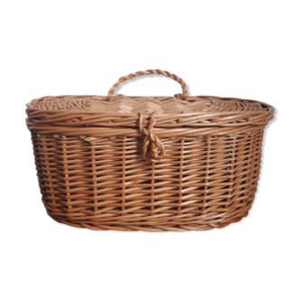 Oval wicker box