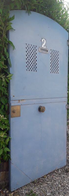 Porte portail H205xL103 ancienne en fer cintrée avec boite aux lettres