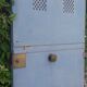Porte portail H205xL103 ancienne en fer cintrée avec boite aux lettres