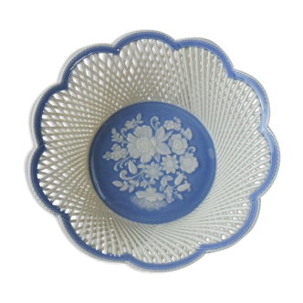 Old small basket in openwork porcelain, Moga Romania 86