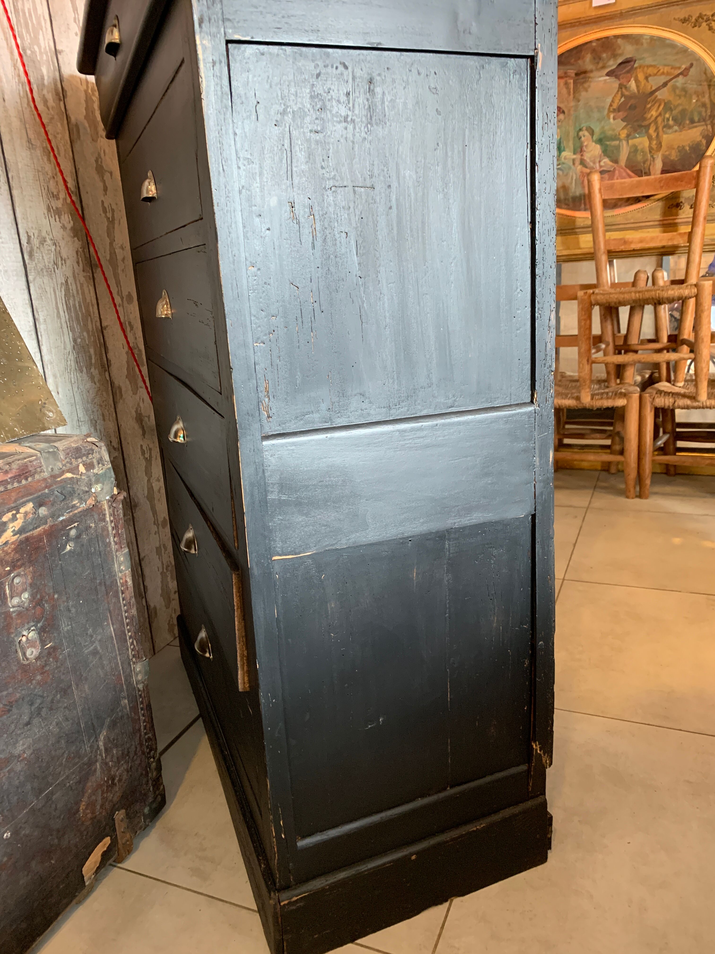 Dresser black patina