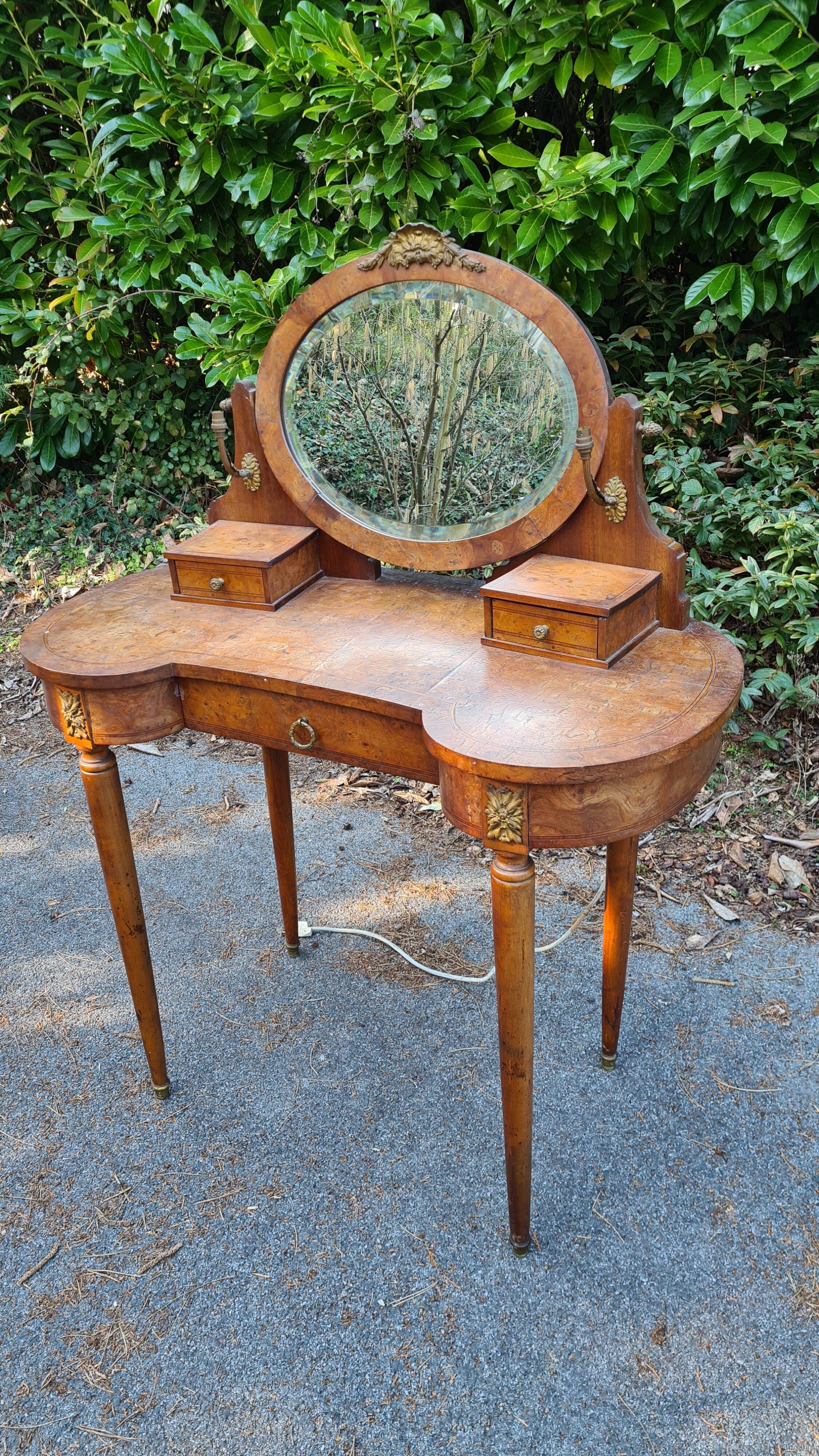 Louis XVI style kidney dressing table in veneer wood and bramble veneer