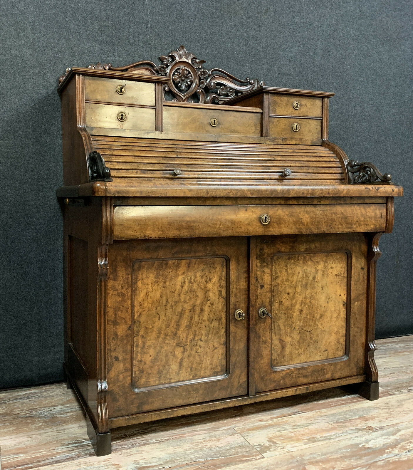 Scriban époque Biedermeier en noyer clair vers 1820