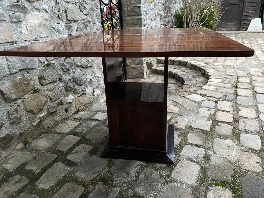 Art deco wallet table
