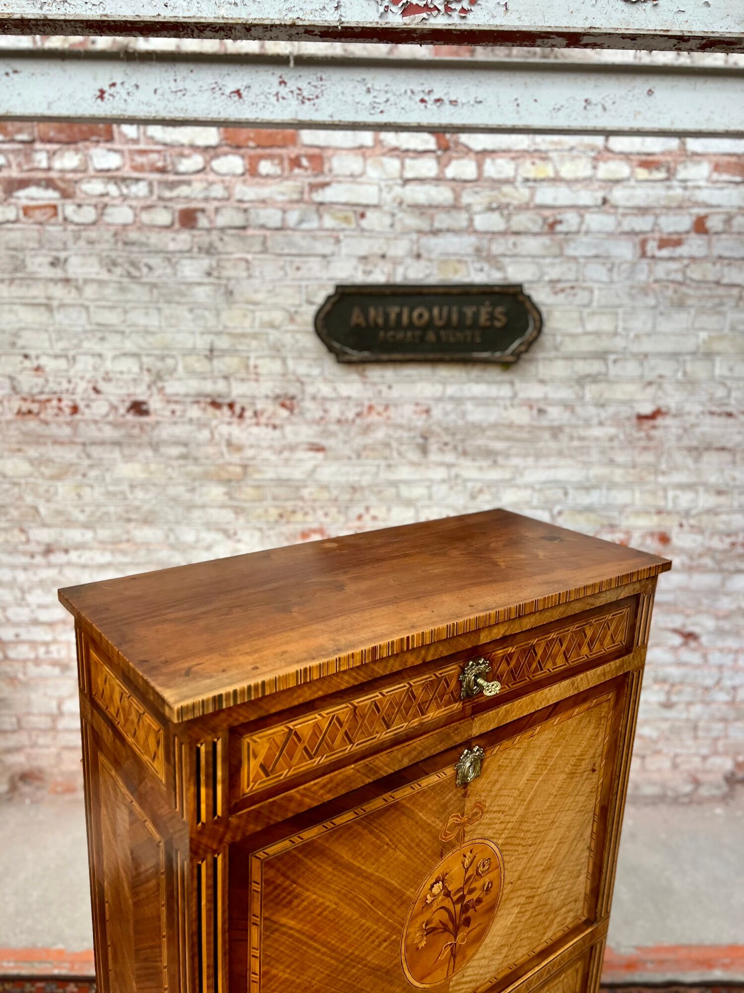 Writing desk in marquetry of Louis XVI XVIII century