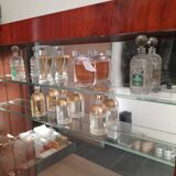 Pair of display cabinets in varnished mahogany