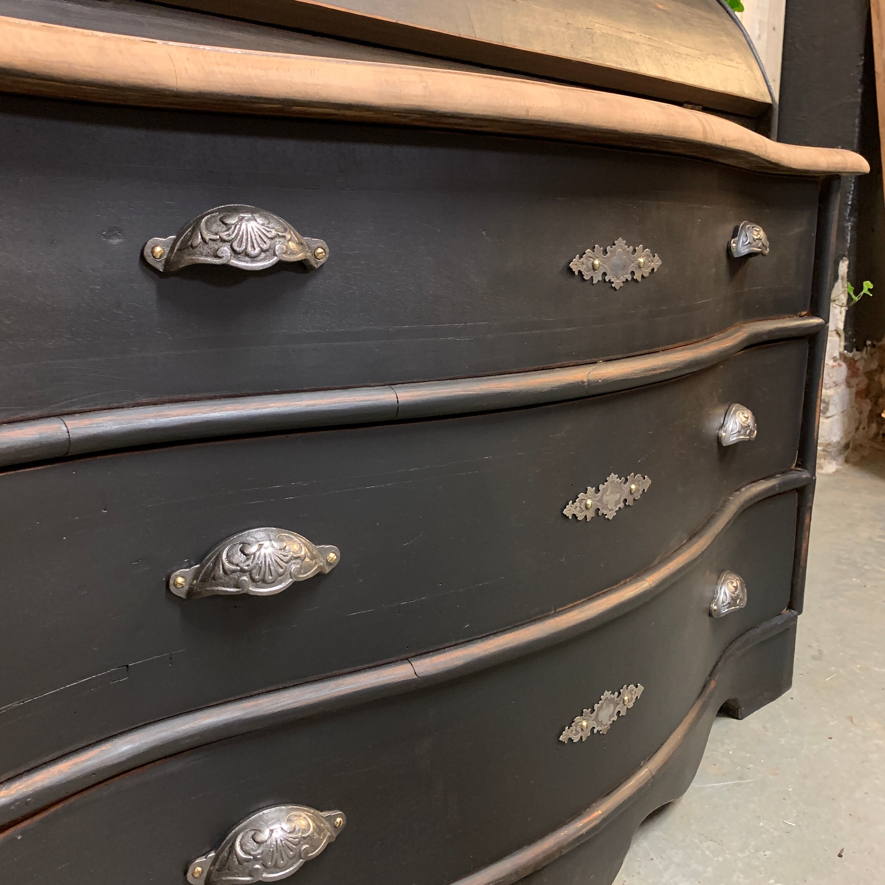 Former chest scriban curve 19th