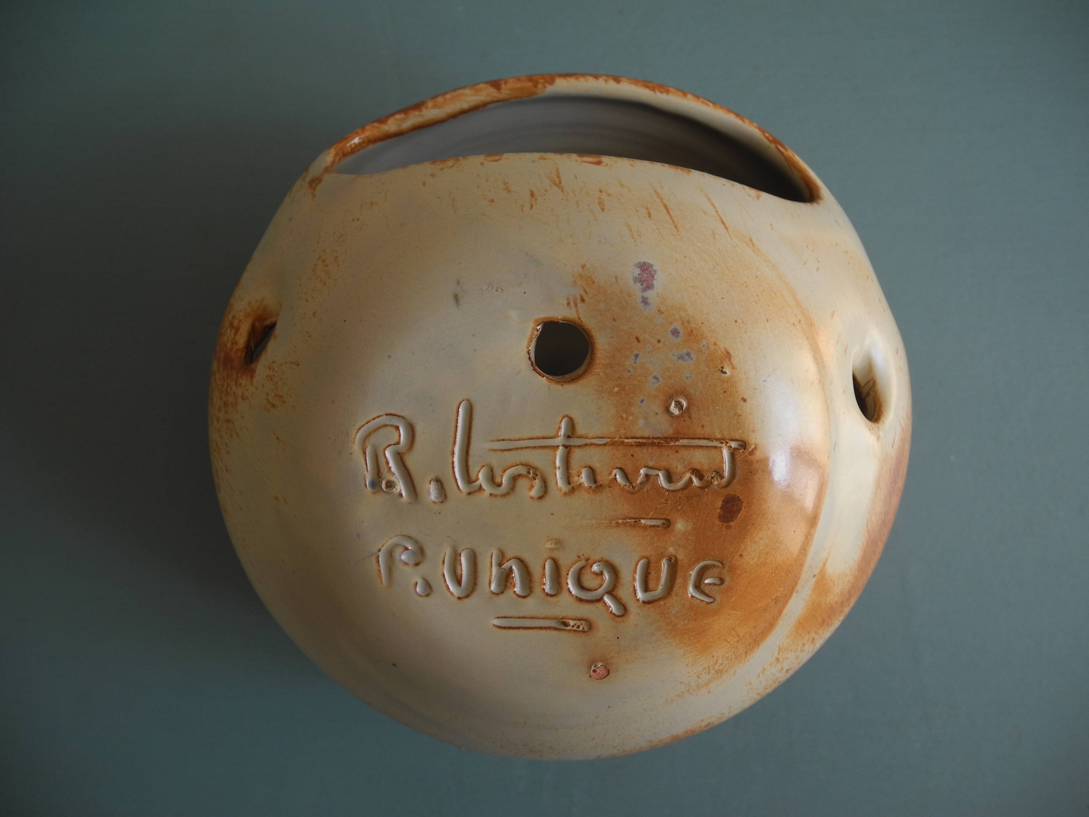 ancienne bouquetière murale pièce unique vintage ceramic wall vase