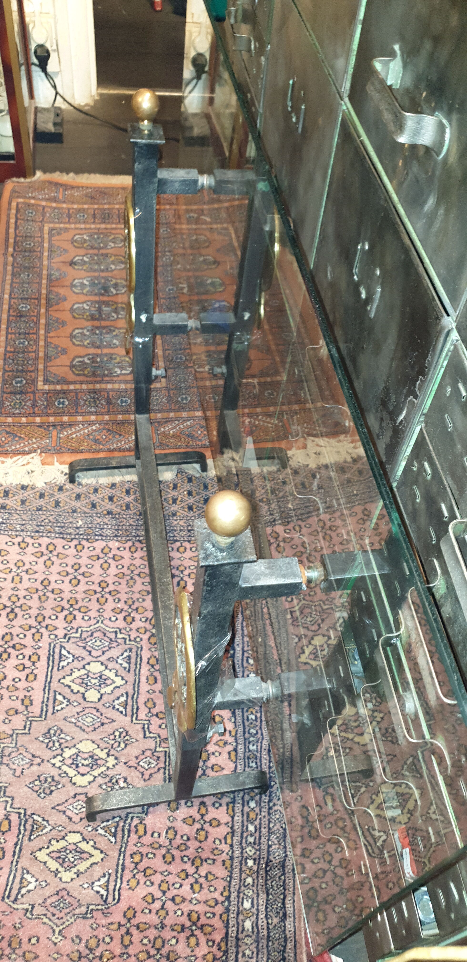 Fire shield bronze fleurs-de-lis