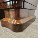 Art Decò bedside tables in walnut burl with brass knobs