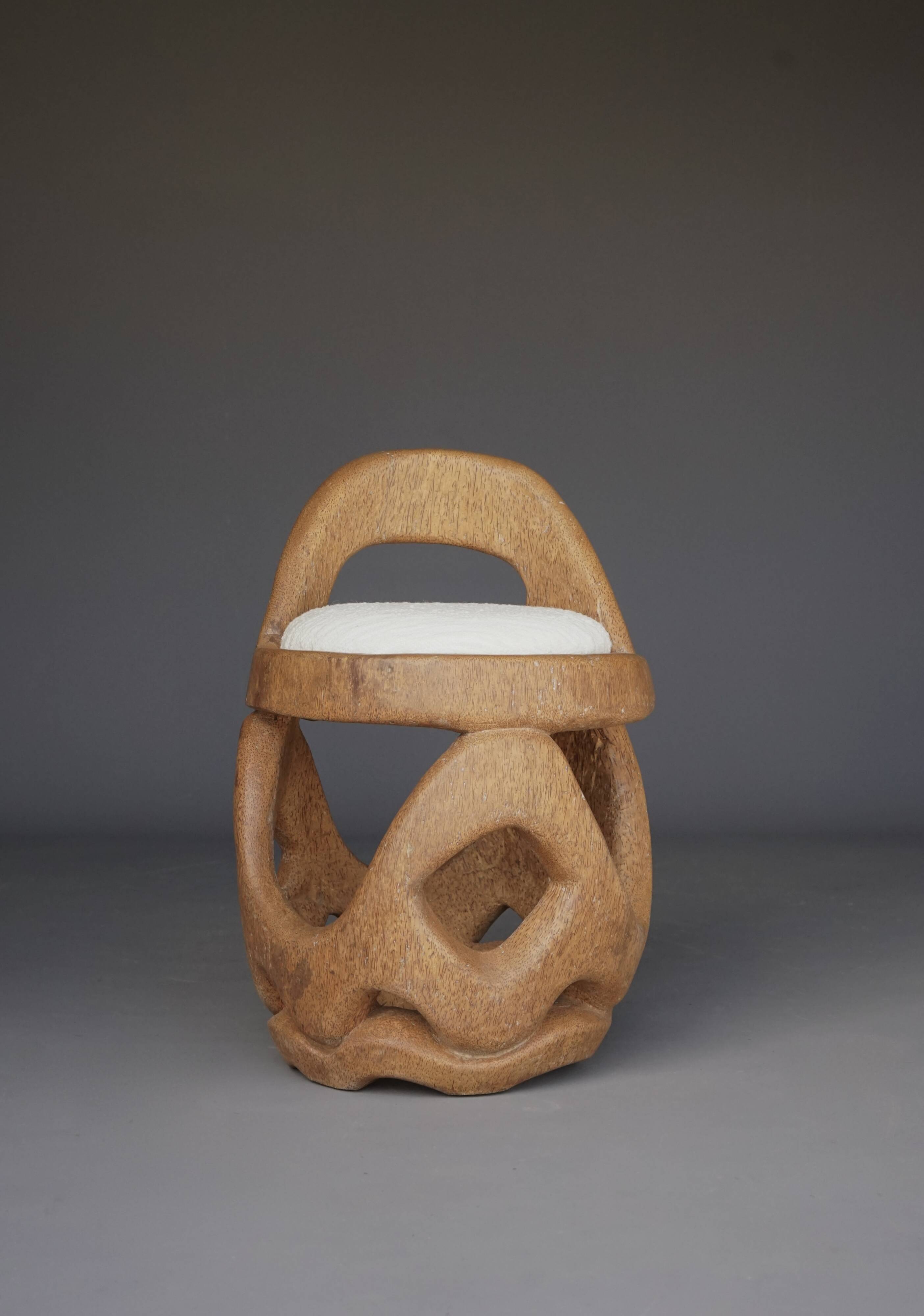 Chaise d'appoint en bois de palmier sculpté à la main, années 1970