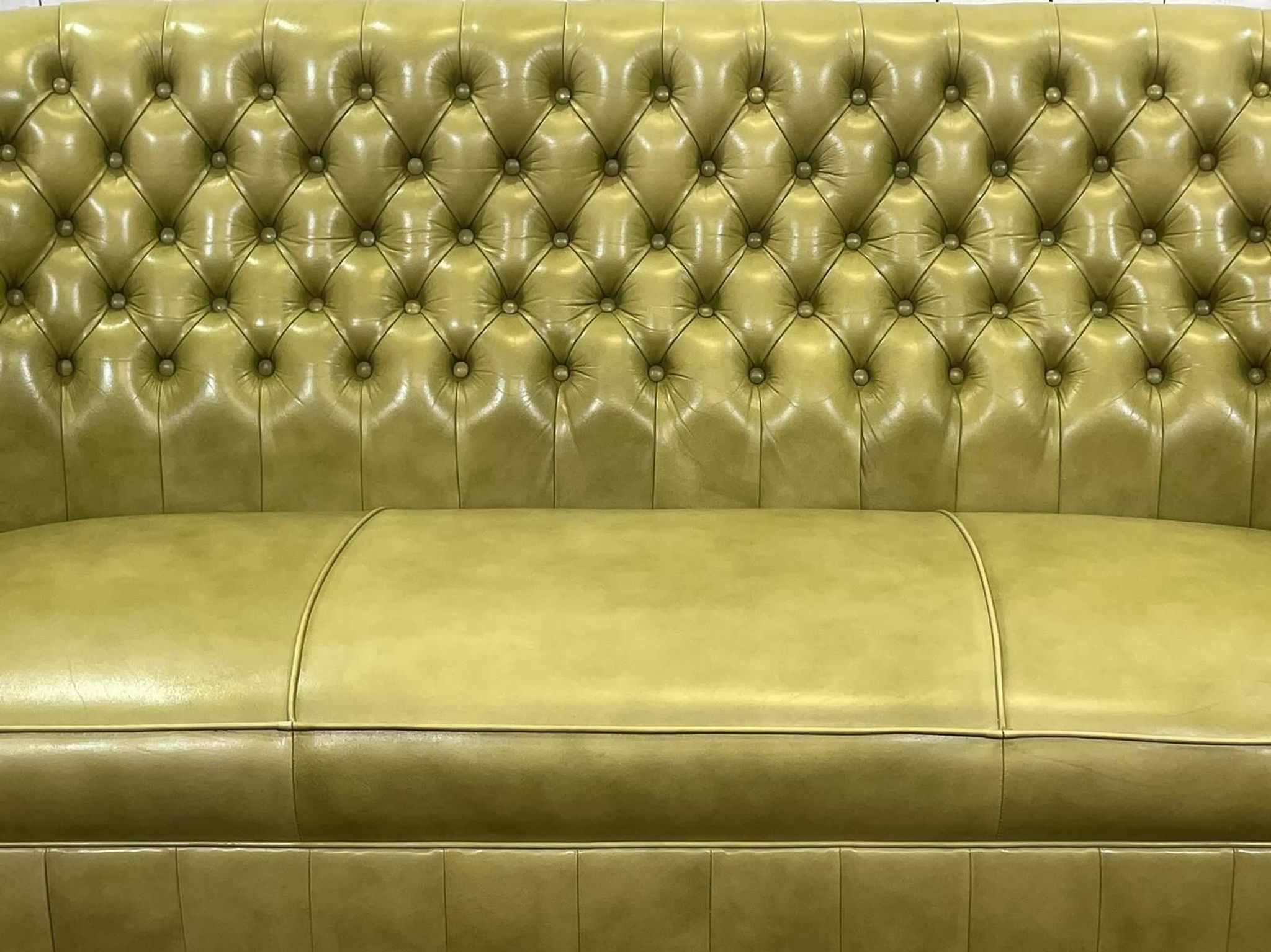 Canapé Chesterfield 3 places en cuir vert olive