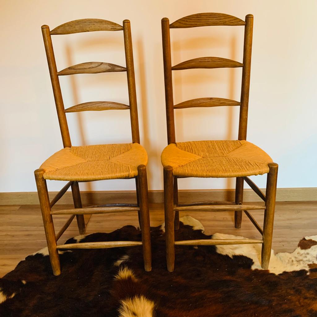 Pair of mulched chairs