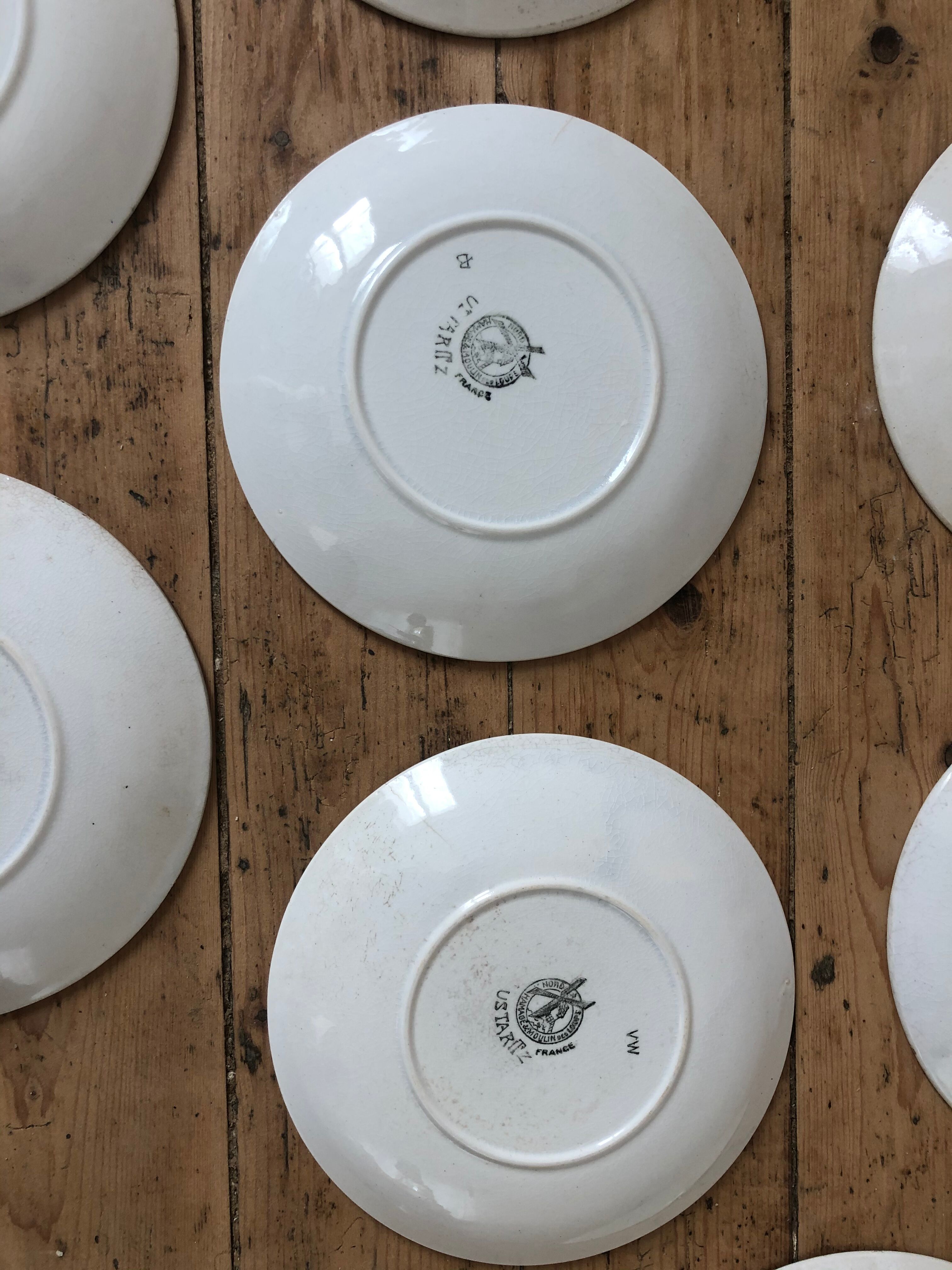 Set of 10 dessert plates in earthenware