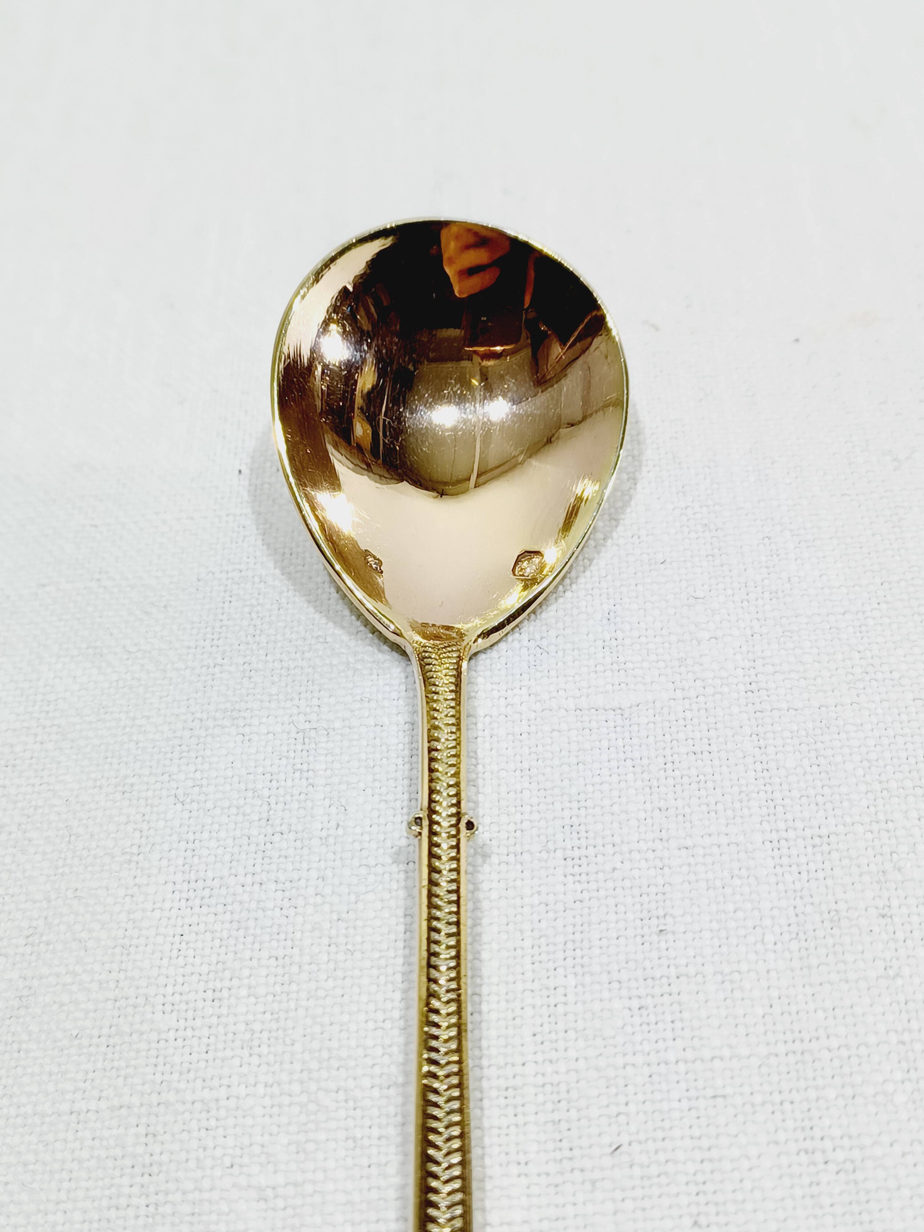 Hénin et Cie – 12 teaspoons with Russian-style silver-gilt handles