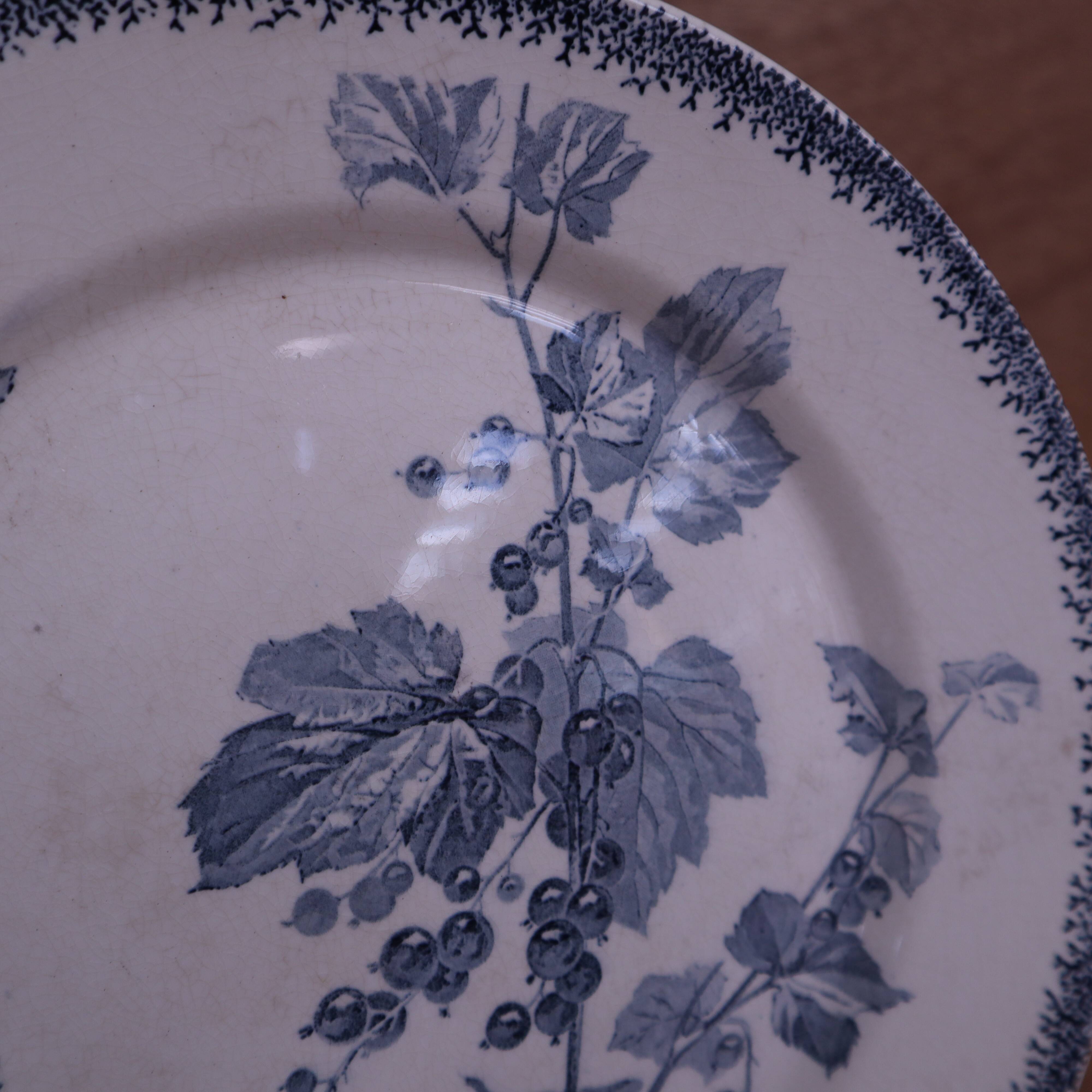 Ancienne assiette montée U & C Sarreguemines modèle Groseilles