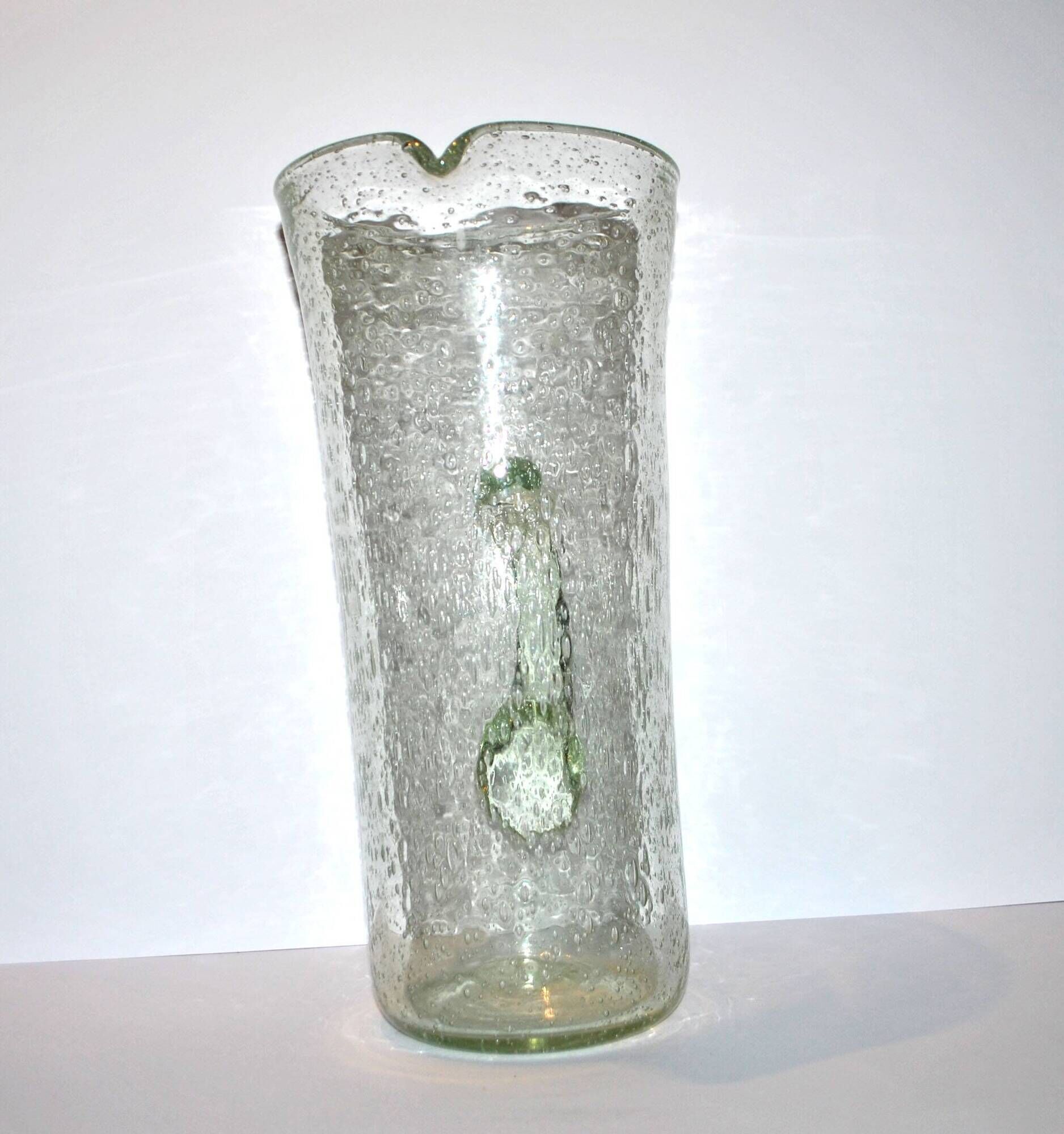 Grand pichet à orangeade punch vintage en verre bullé de biot vert clair 33.5cm