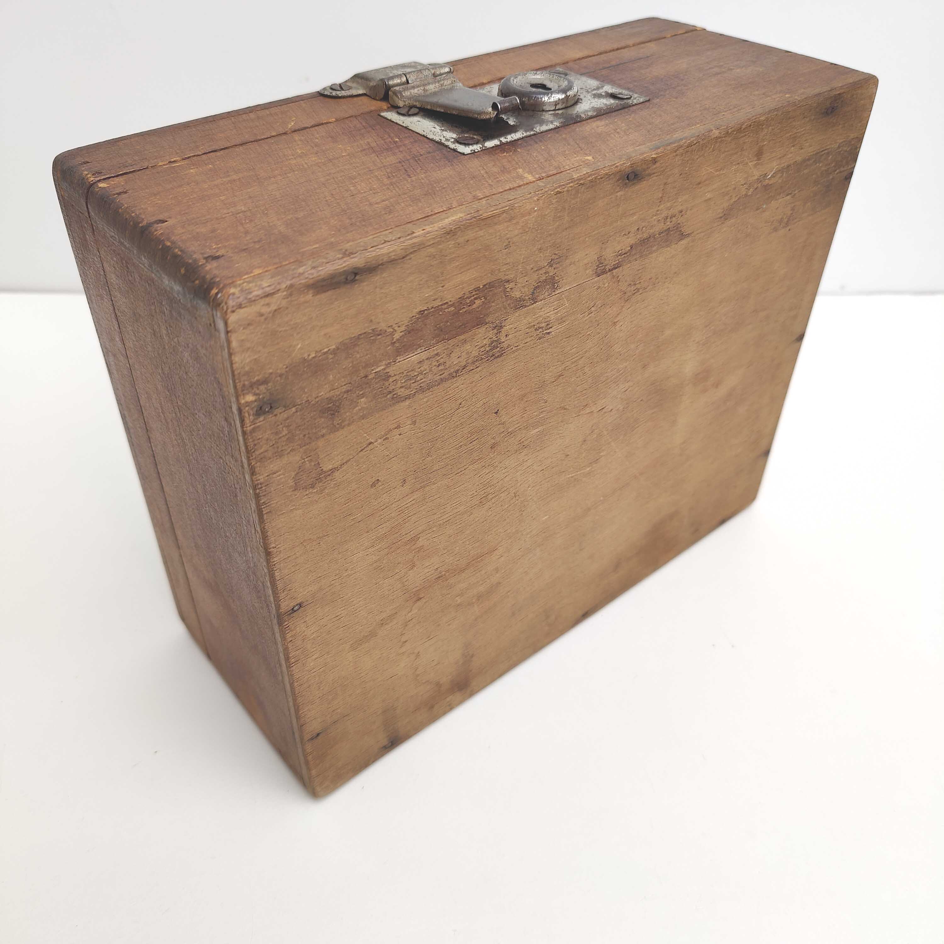 Small box vintage wooden box