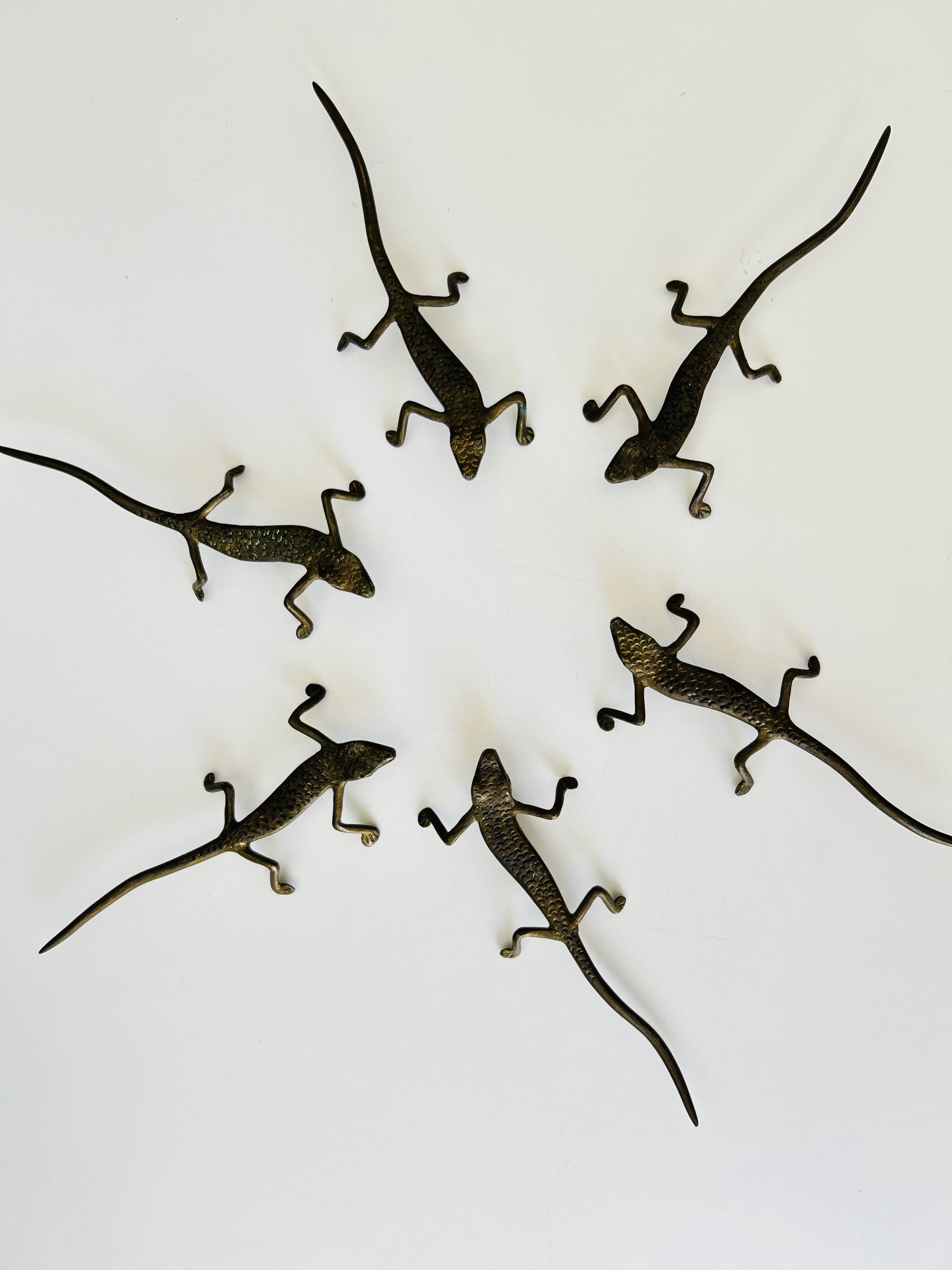 Bronze lizard knife holder