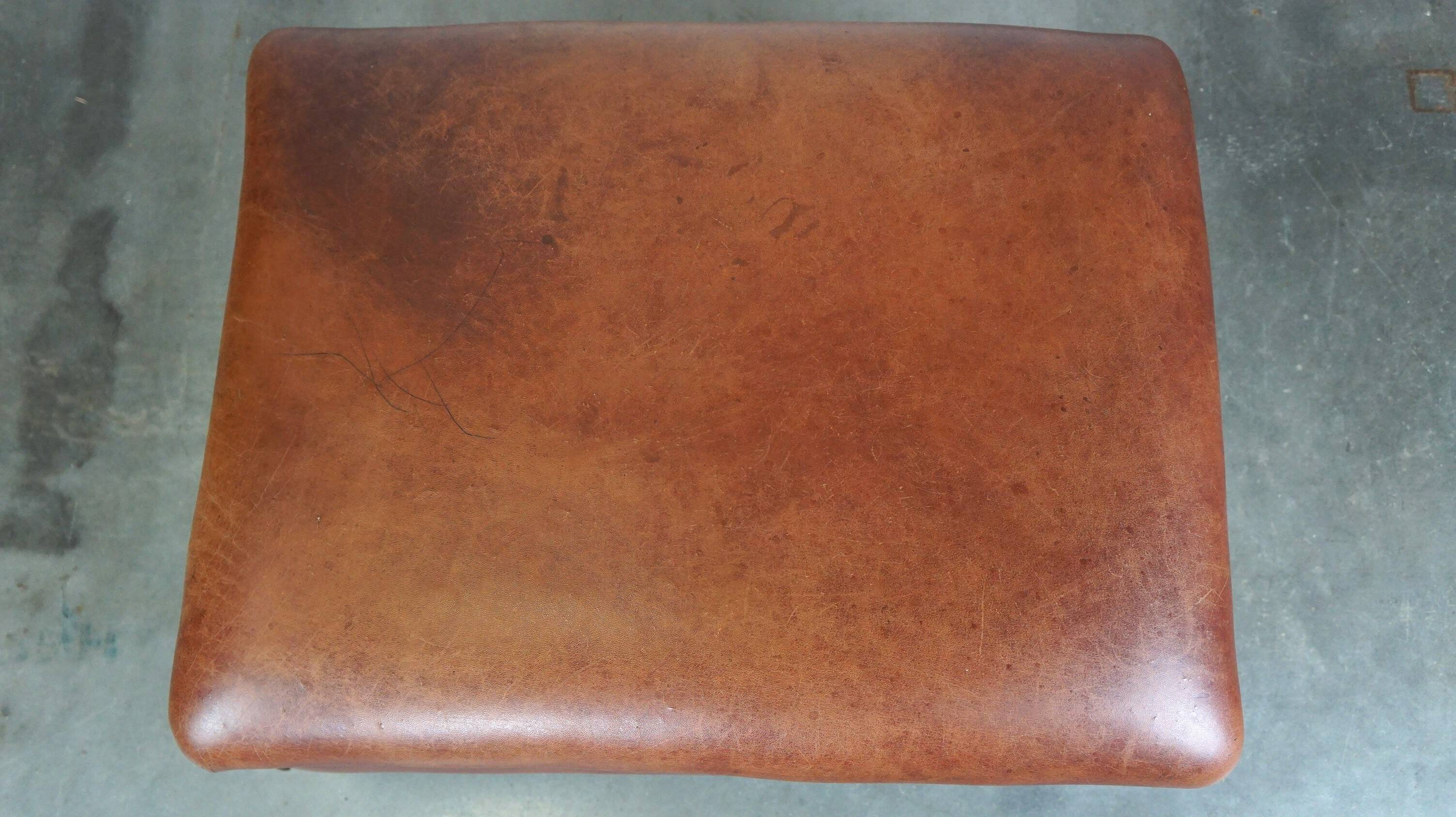 Leather ottoman in classic English style finished with decorative nails