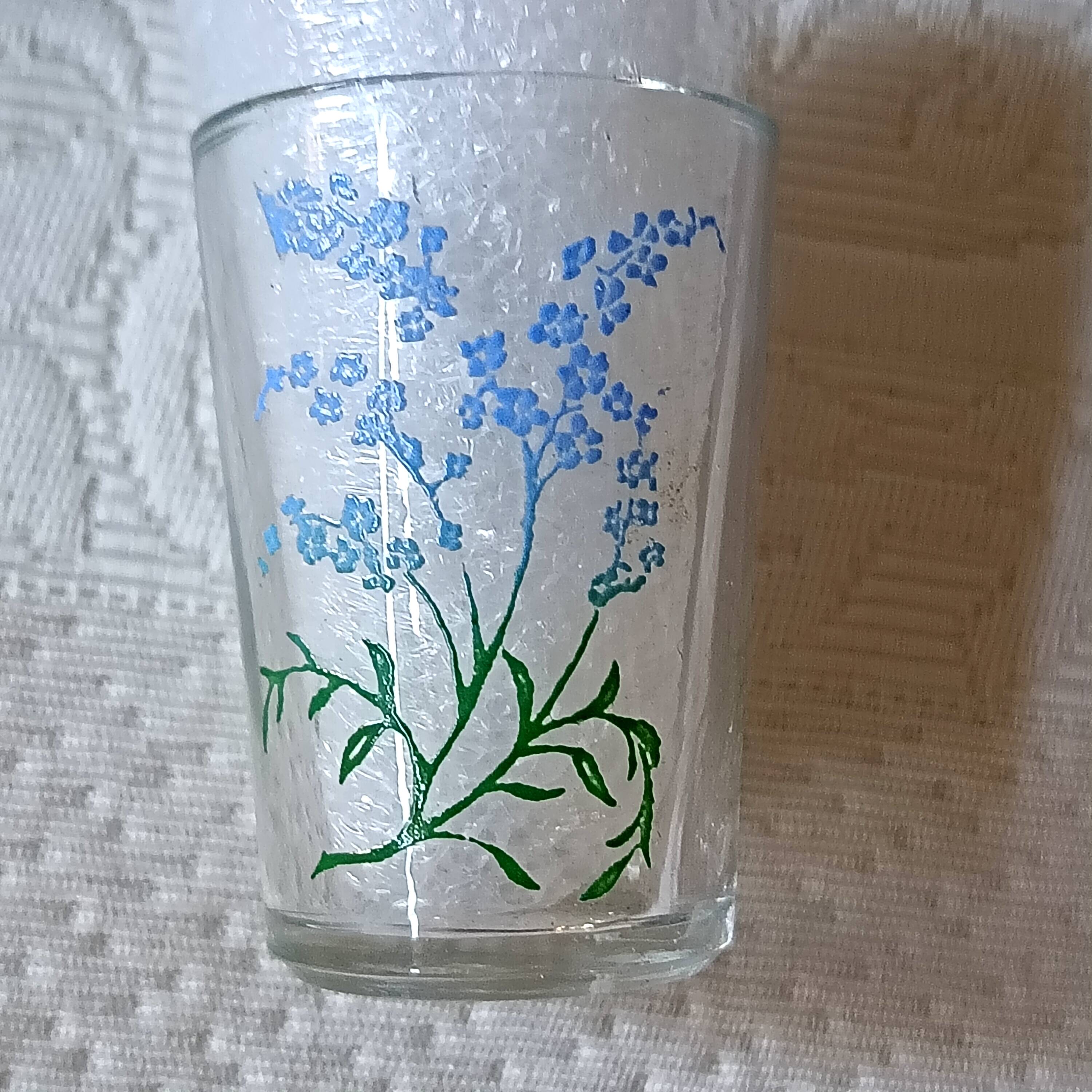 9 small vintage silkscreened blue flower pattern glasses from 1940/50
