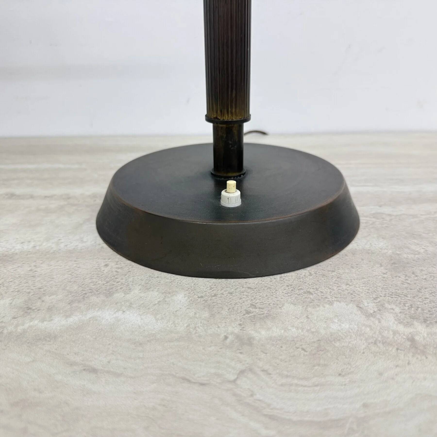 Mid-century Italian brass table desk lamp with pantograph arm, 1940s