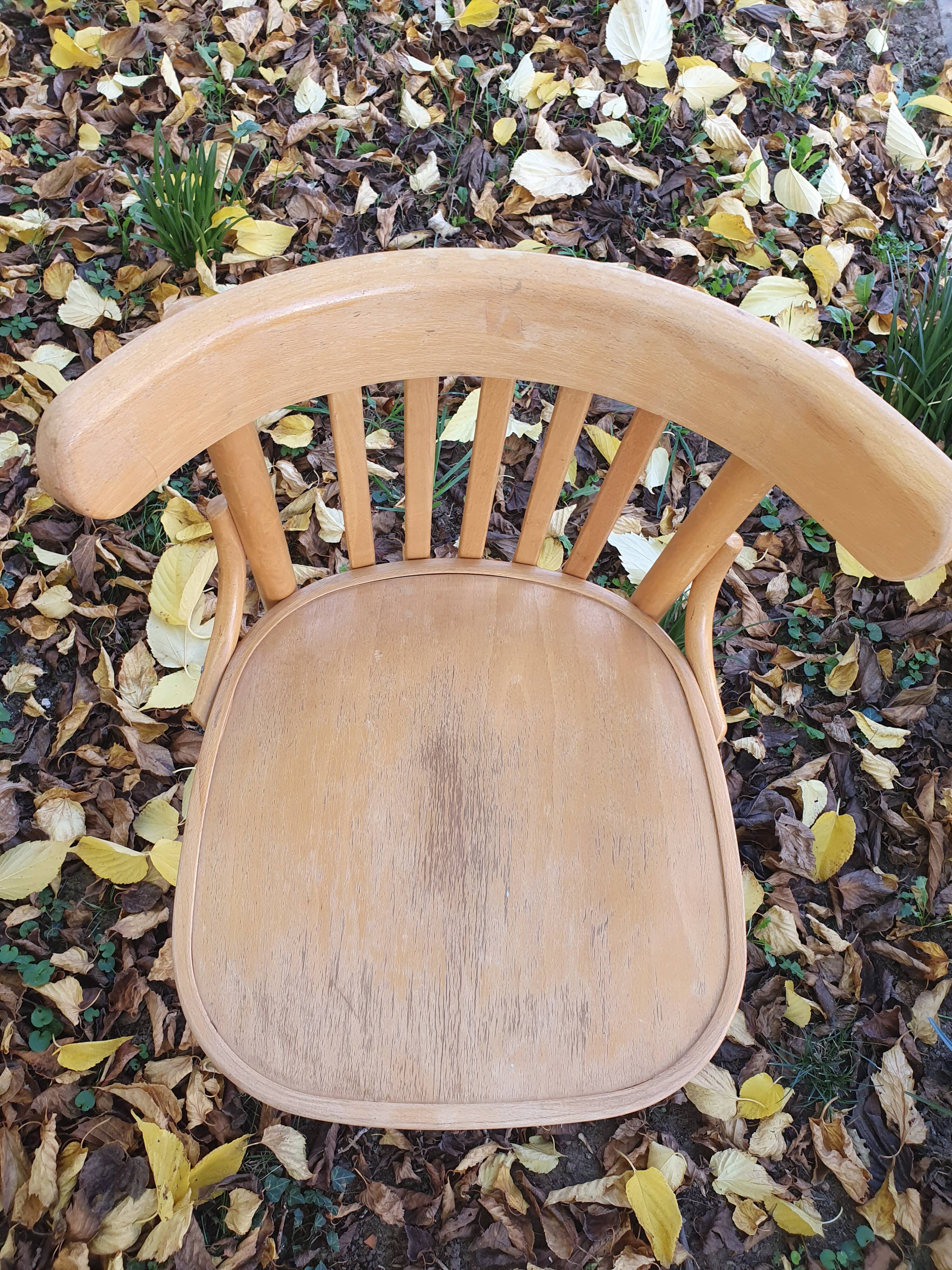 Fauteuil de bistrot pouvant servir de chaise de bureau