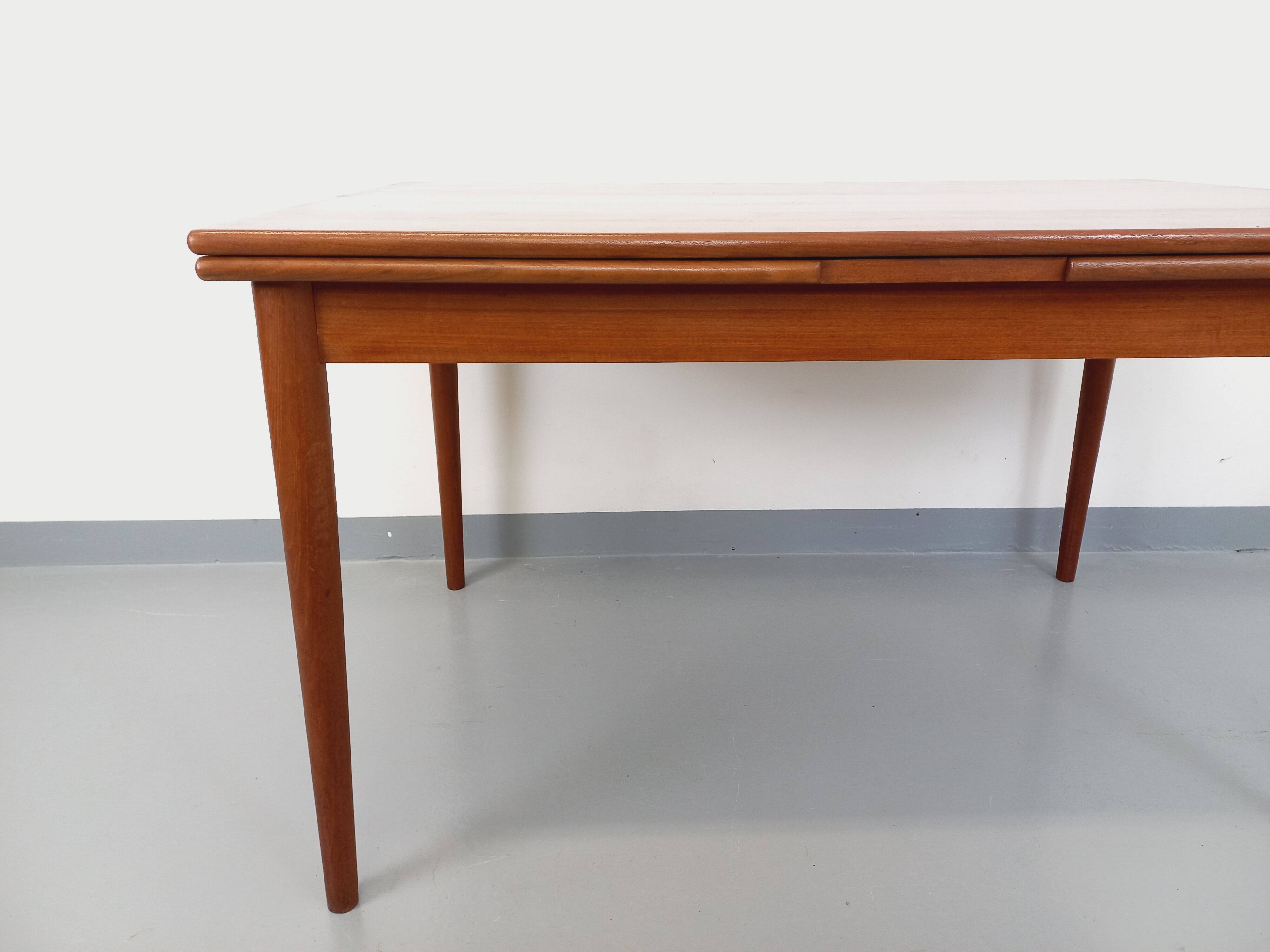 Table à manger en teck avec rallonges de style scandinave, années 50 60