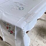 Embroidered tablecloth + 12 vintage napkins