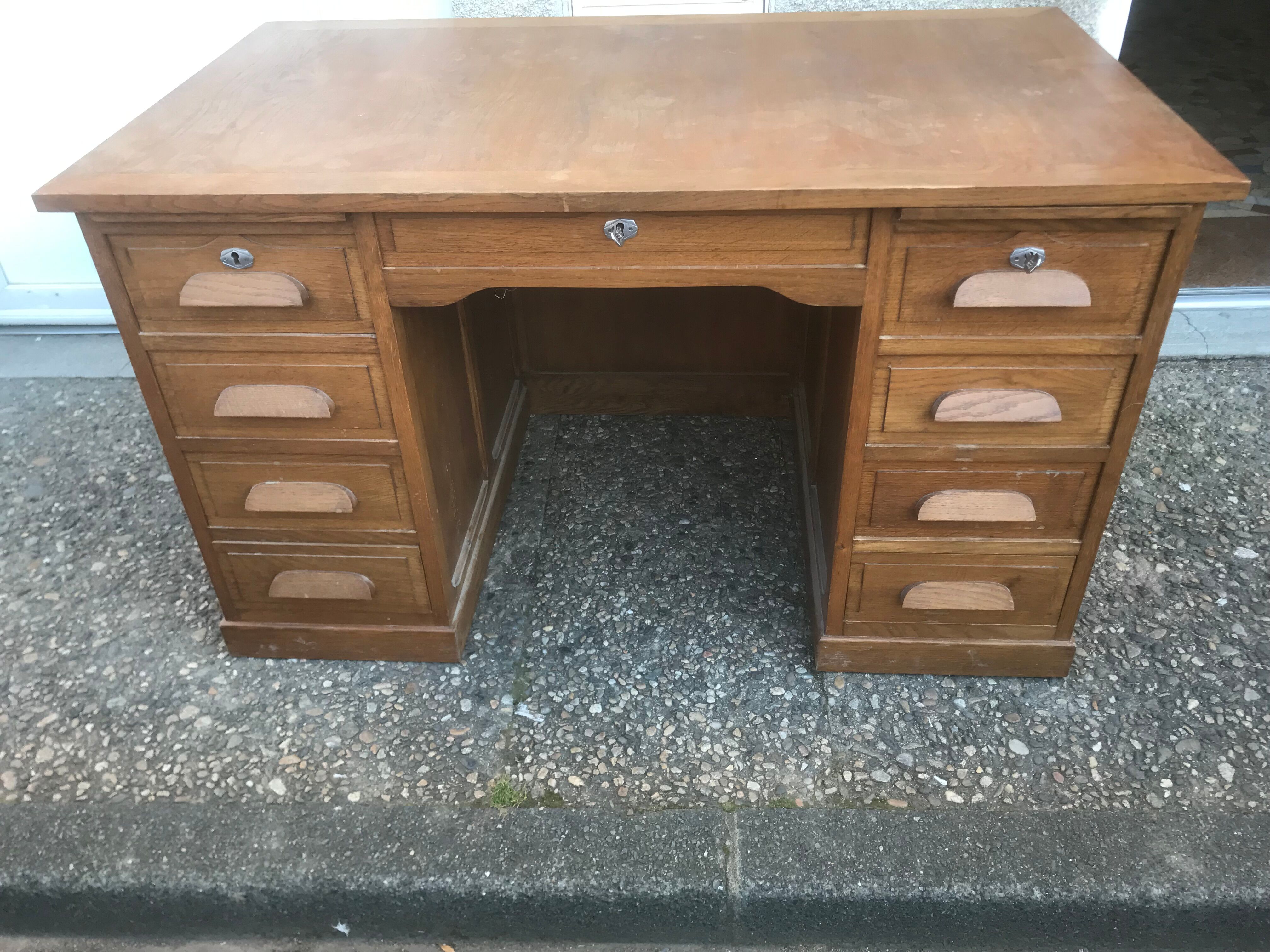 Bureau à caissons en chêne clair