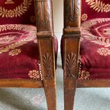 Paire de fauteuils Empire bordeaux à motif lyre , pieds sabre, accotoirs sculptés têtes de dauphin X