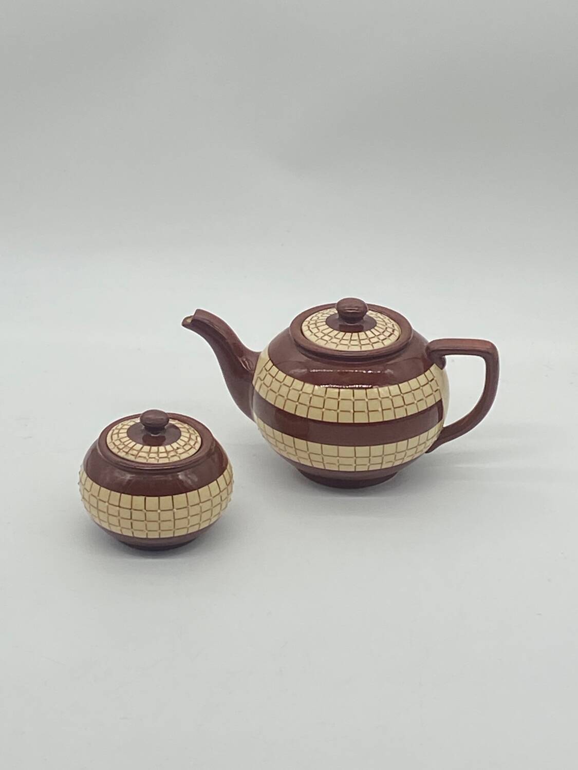 Longchamp France teapot and sugar bowl set vintage Colmar