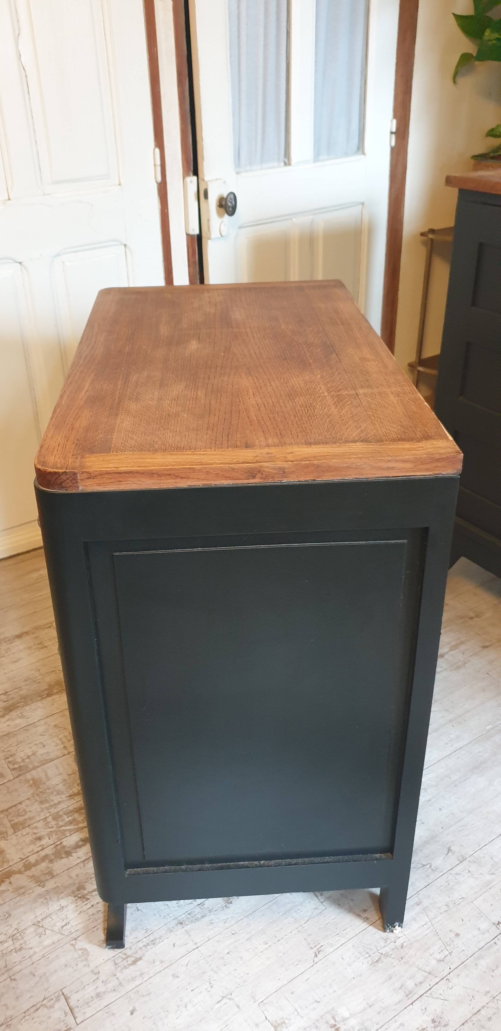 Solid wood chest of drawers