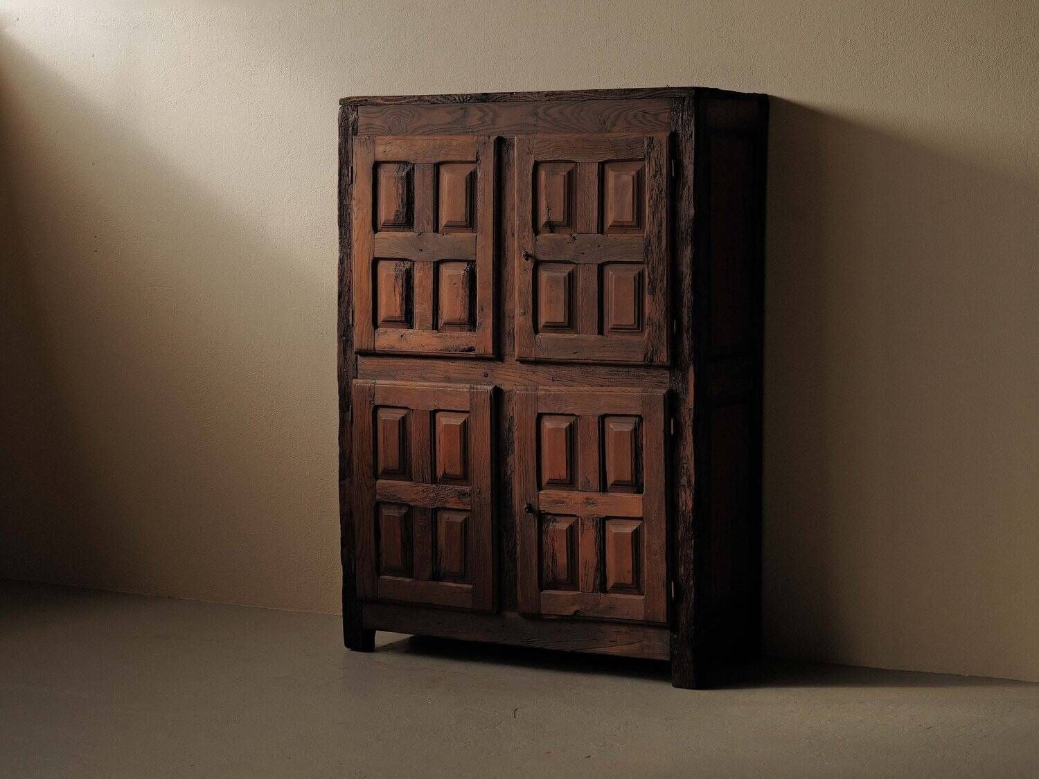 Four-door solid wood furniture, 18th century
