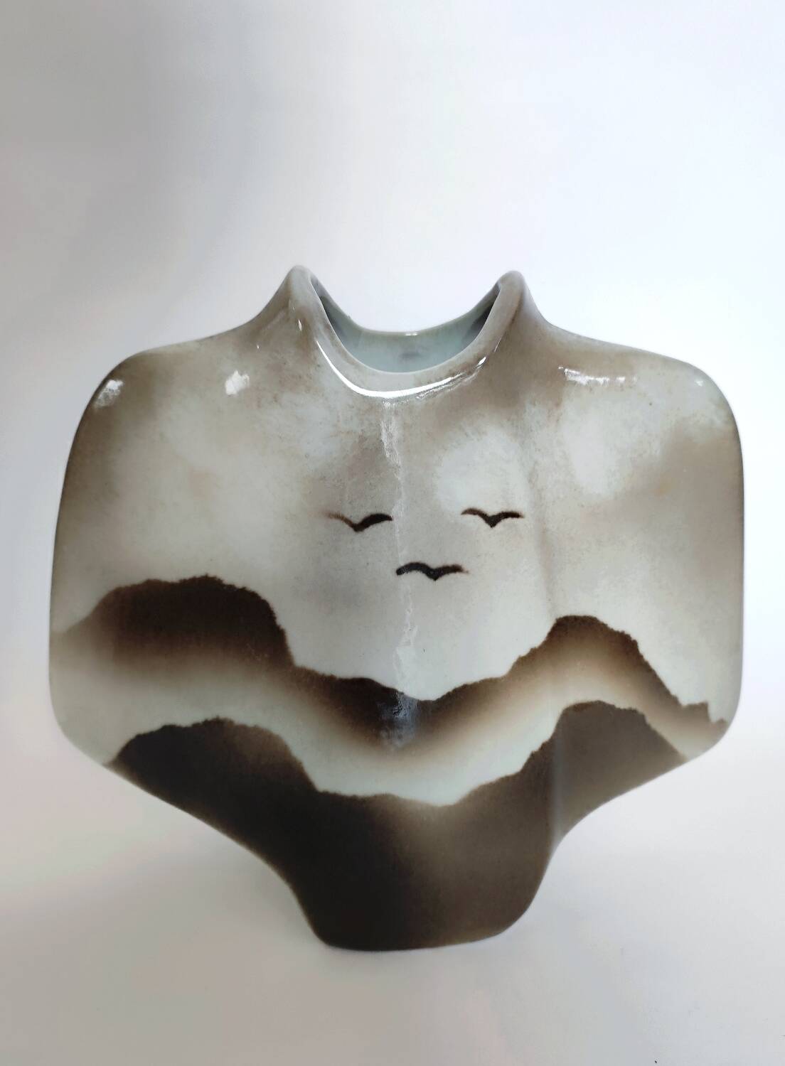 Virebent ceramic vase