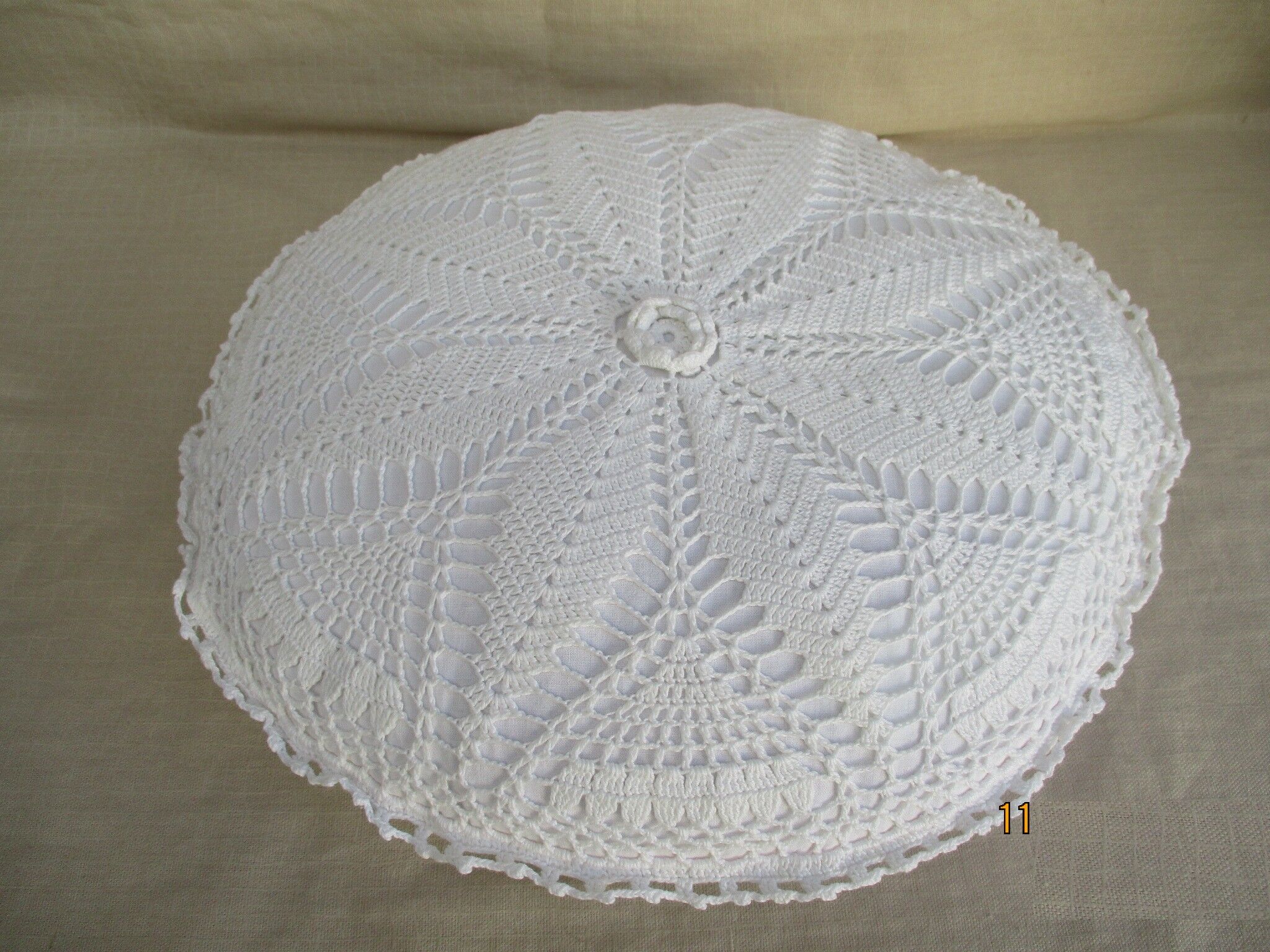 Vintage white cushion round