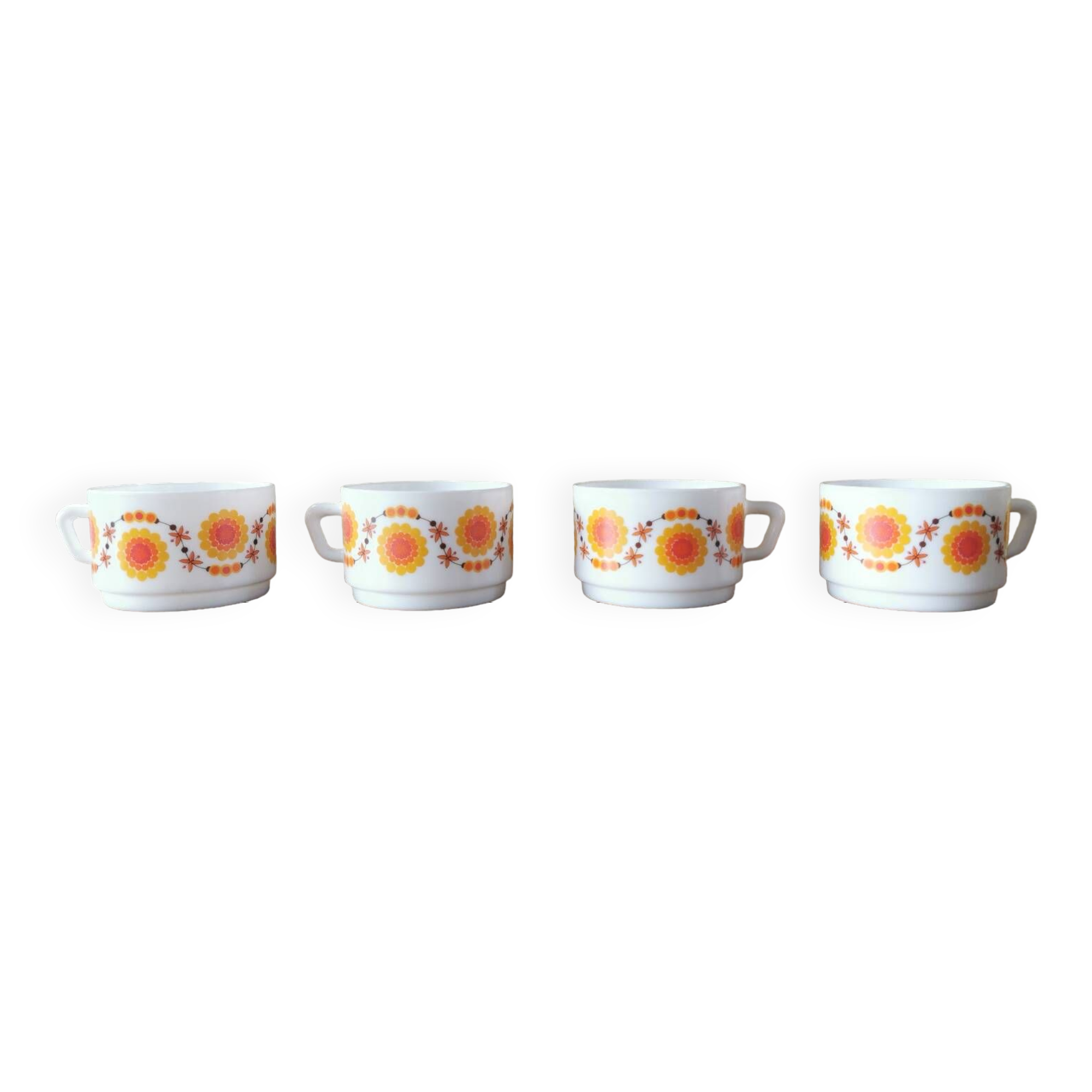 Suite of 4 large vintage cups