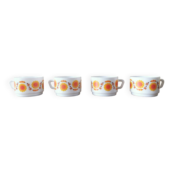 Suite de 4 grandes tasses vintage