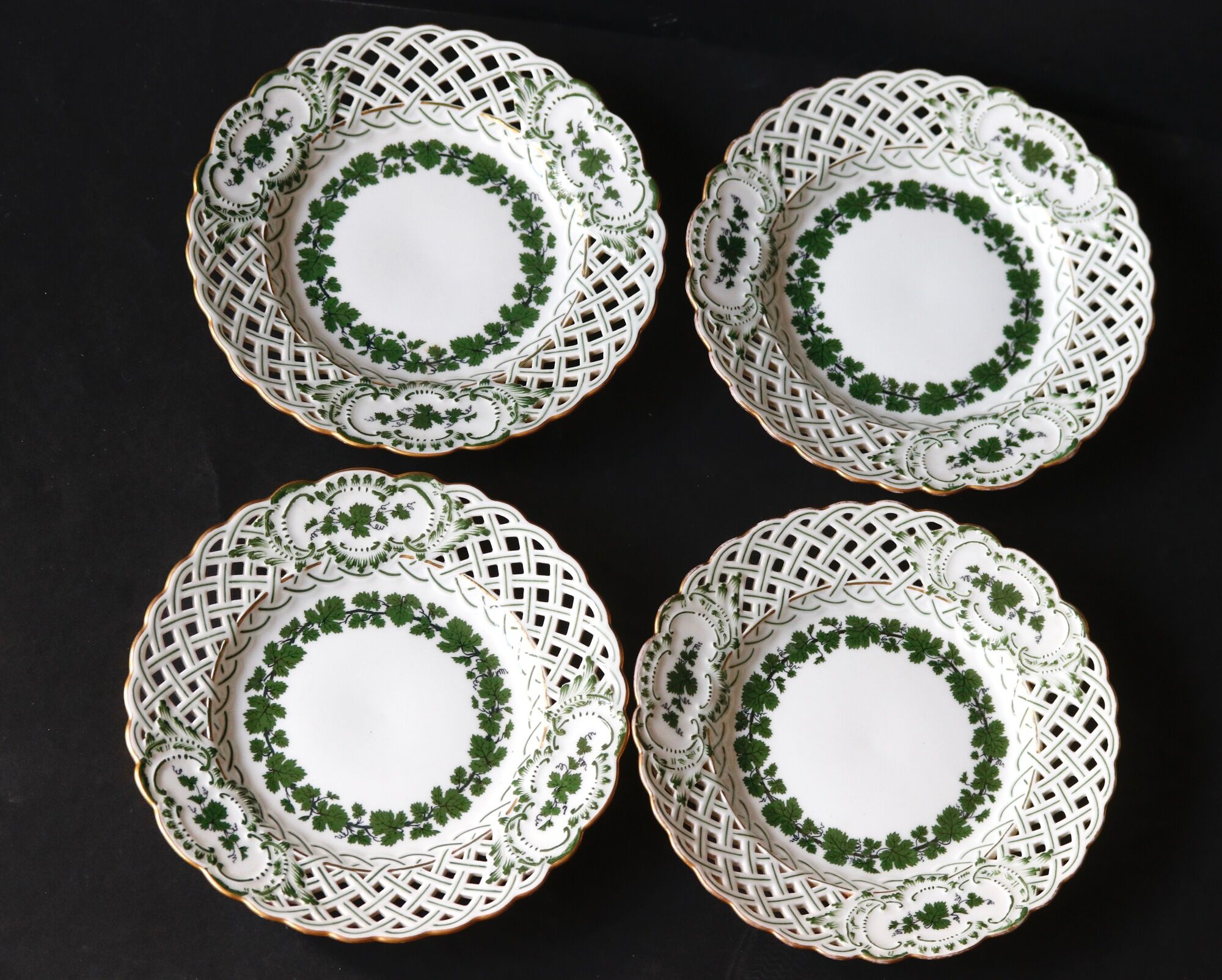 Suite of 4 plates in Meissen porcelain, Germany