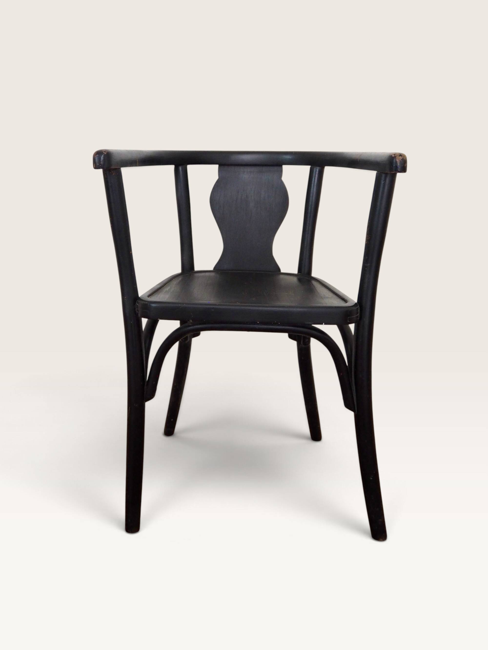 Curved black lacquered wooden armchair in Thonet style