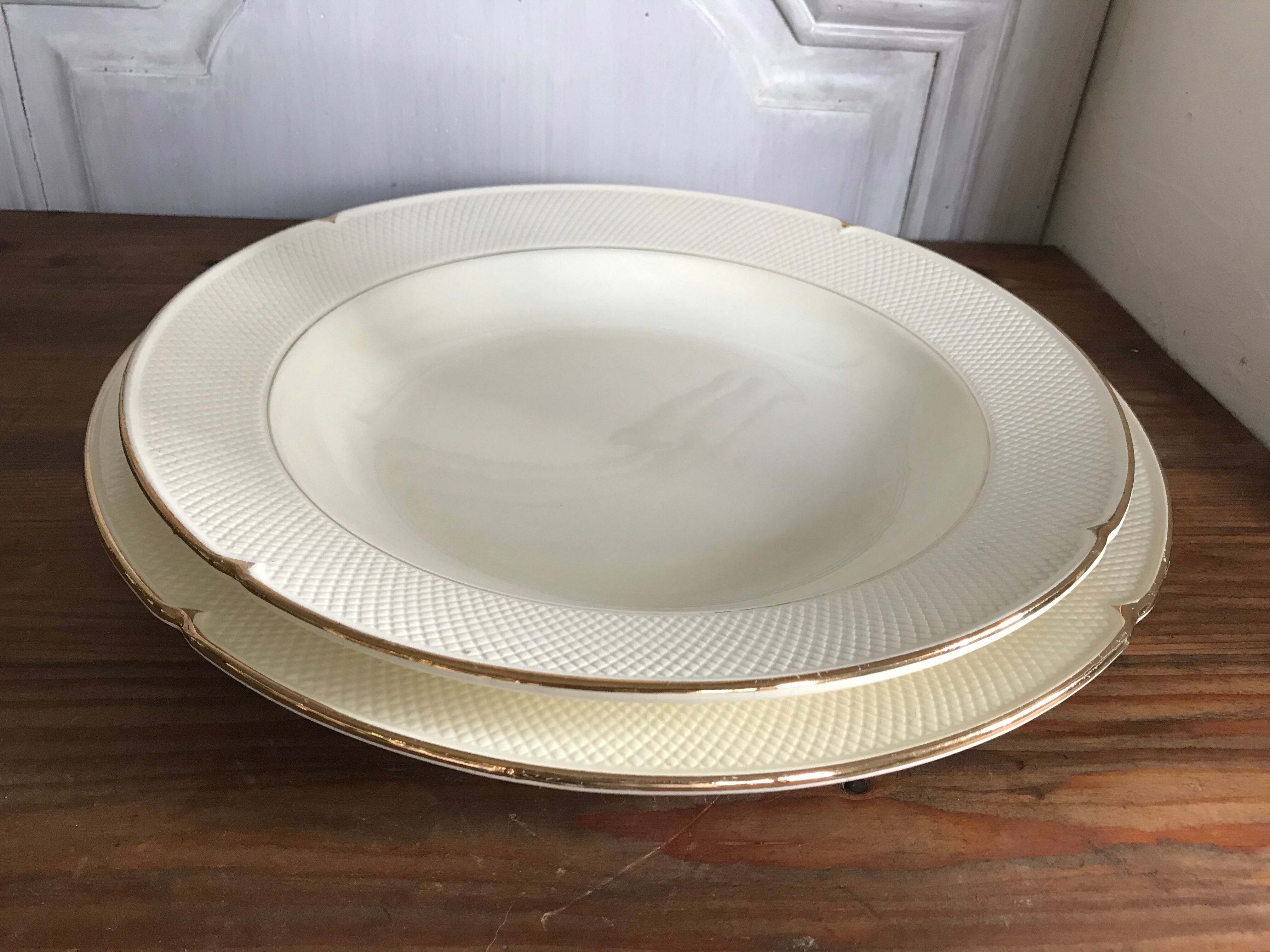 Round plates Iron Earth Salins